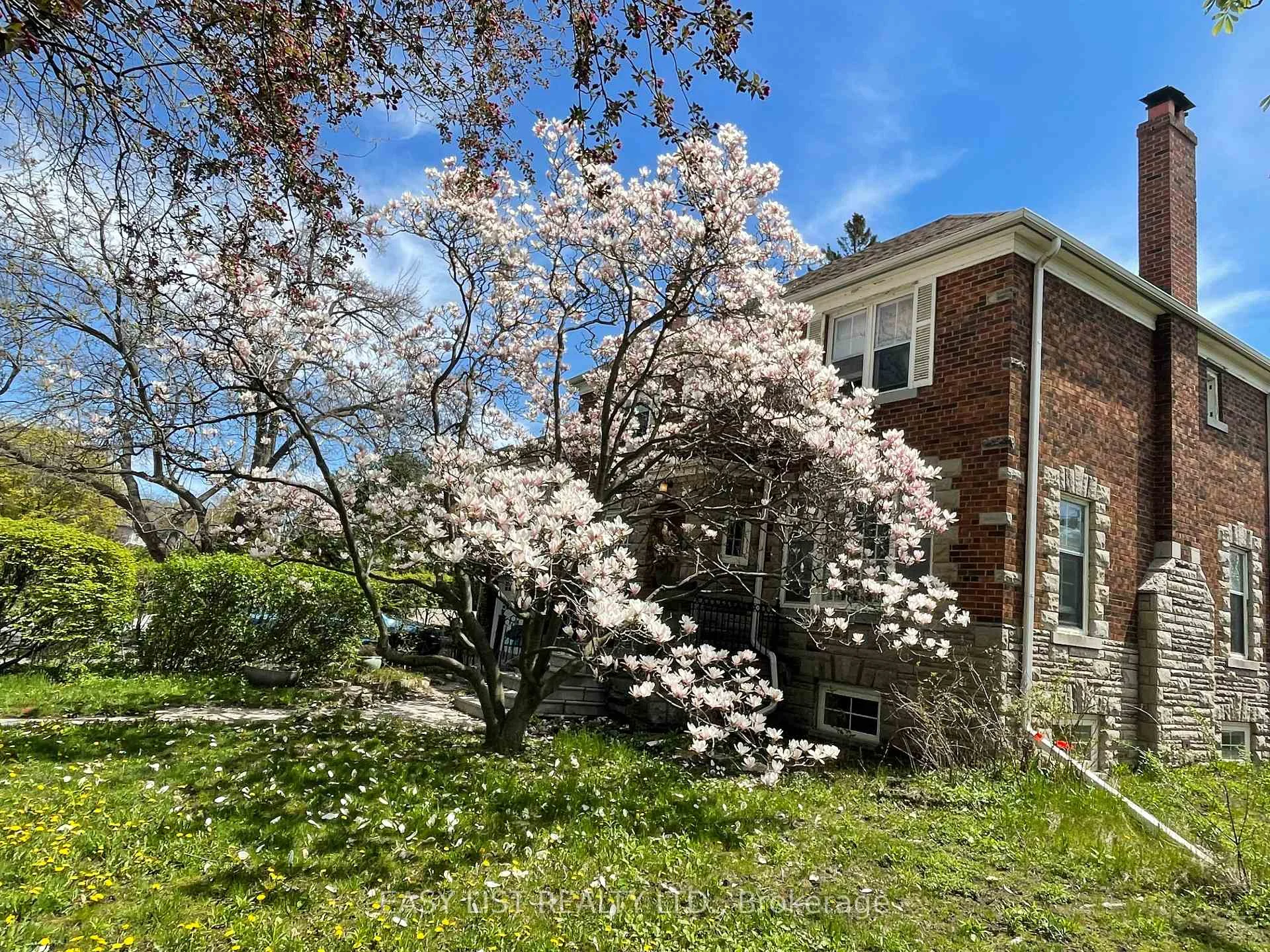 Photo 26 of 205 Ridley Boulevard, Toronto, Bedford Park-Nortown — HOMEH