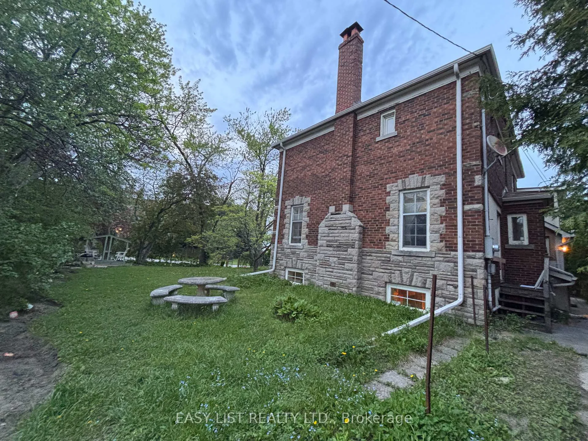 Photo 30 of 205 Ridley Boulevard, Toronto, Bedford Park-Nortown — HOMEH