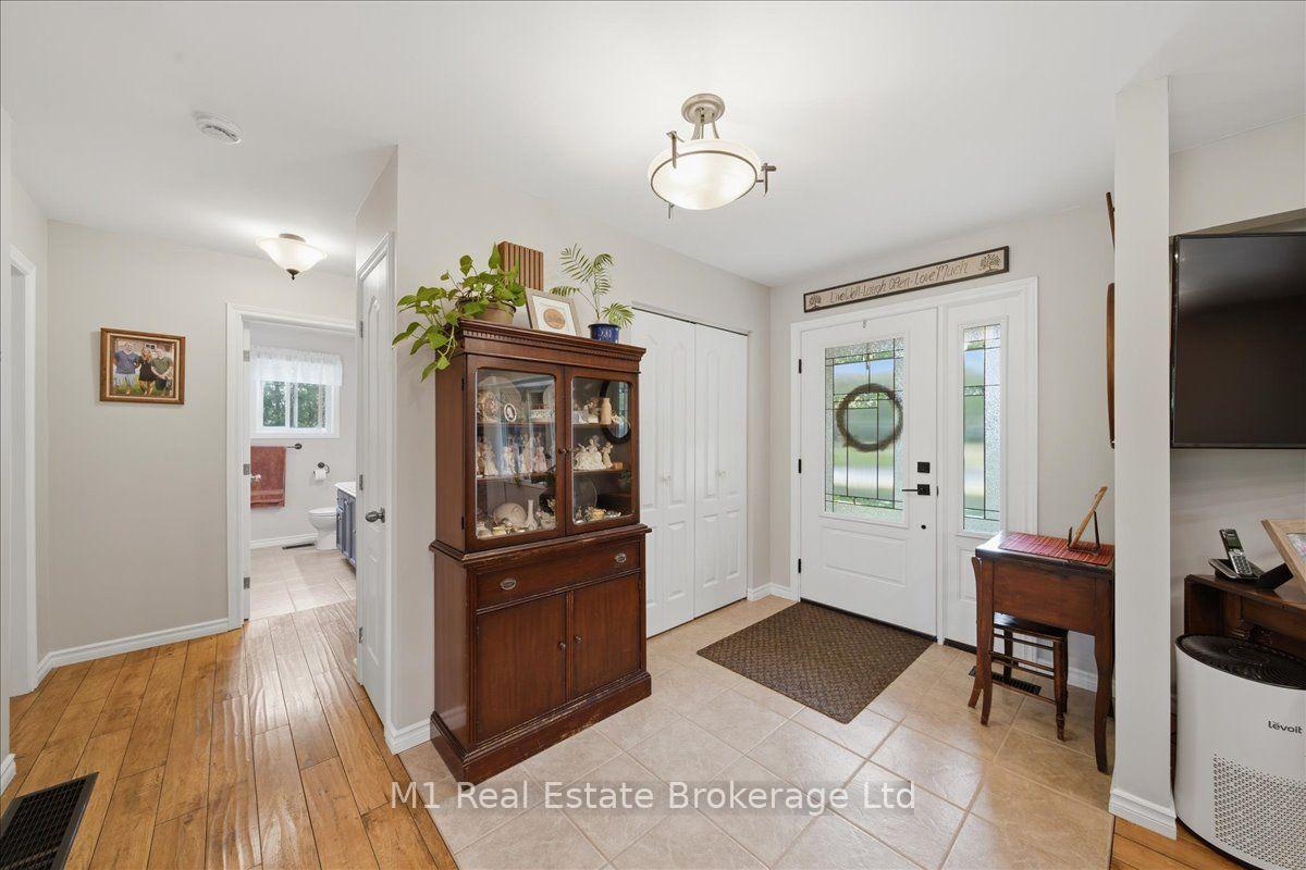 Photo 3 of 2 Conder Drive, Oro-Medonte, Rural Oro-Medonte — HOMEH
