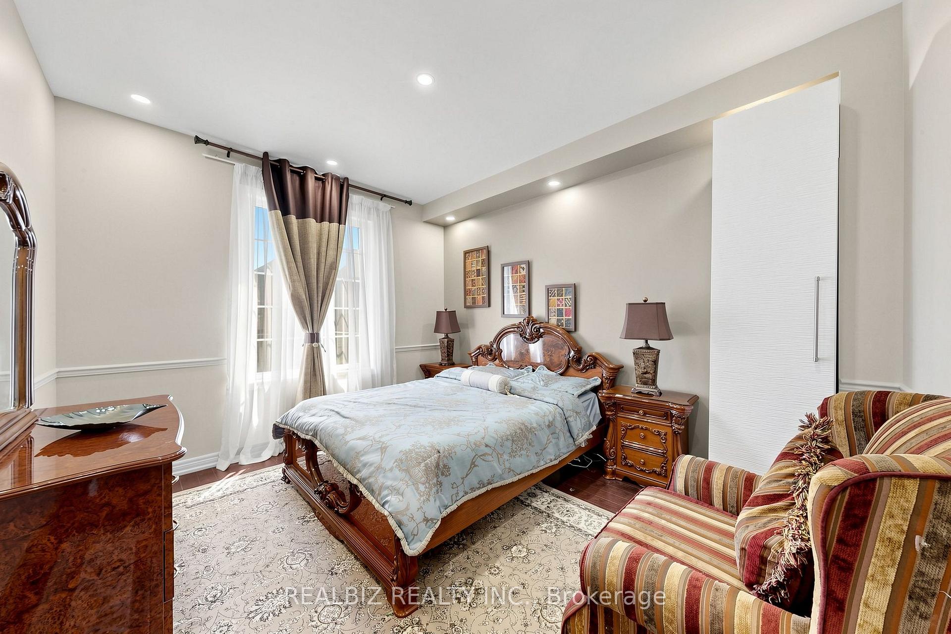 Photo 11 of 37 Alamosa Court, Brampton, Bram West — HOMEH