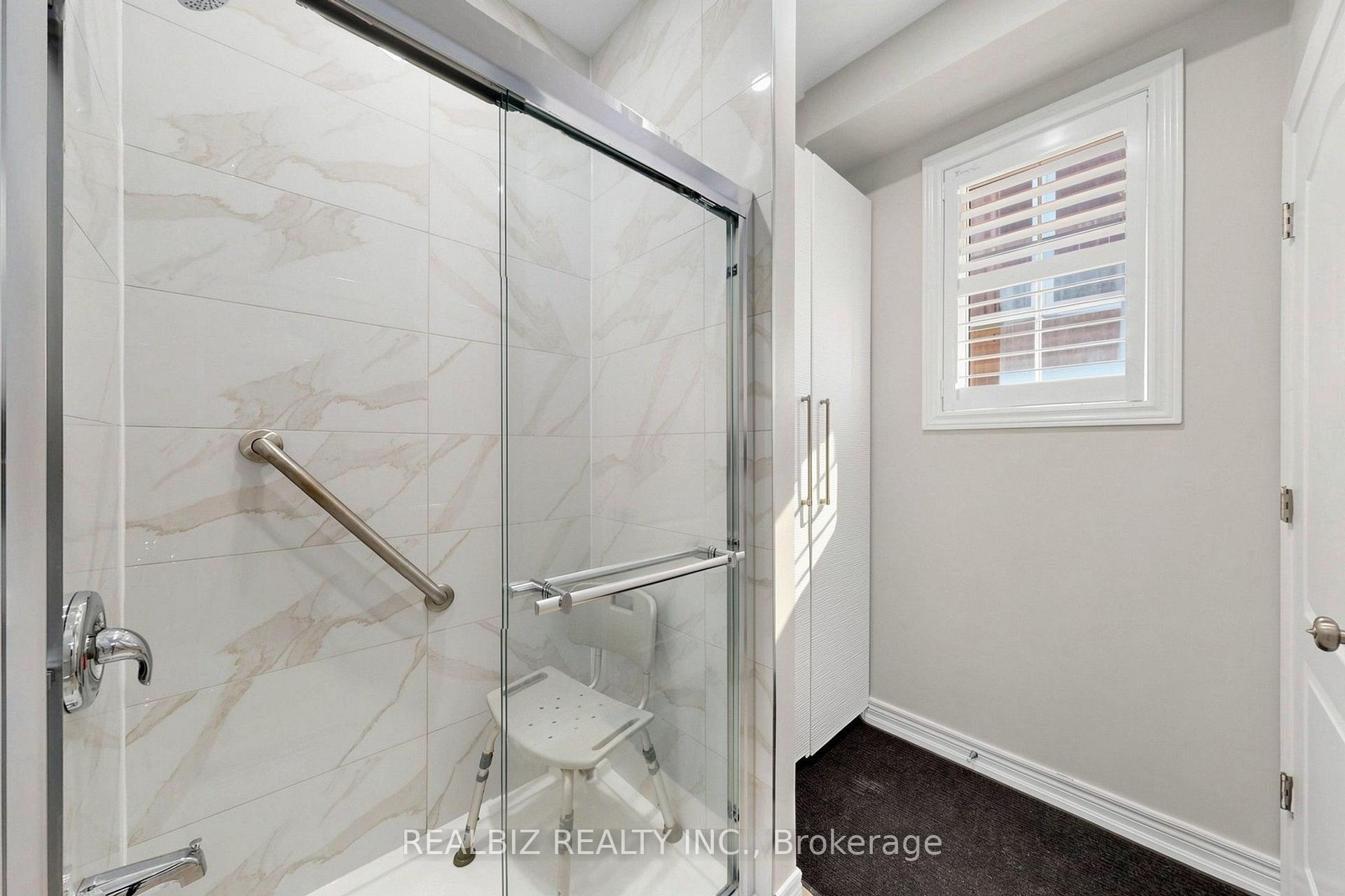Photo 13 of 37 Alamosa Court, Brampton, Bram West — HOMEH