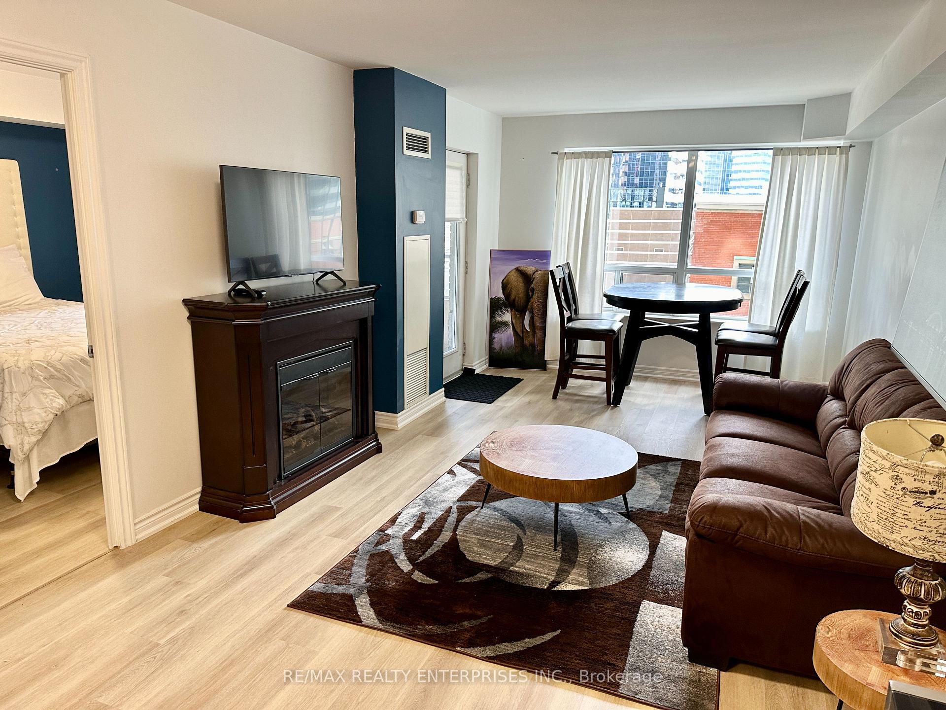 Photo of Unit 436, 250 Wellington Street W
