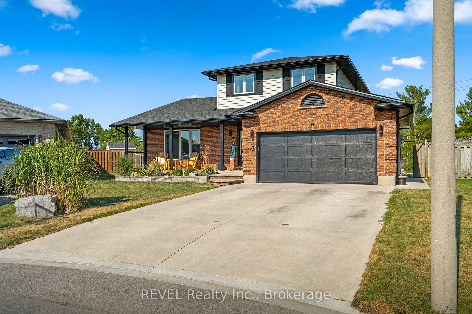 Photo 3 of 13 Bartok Crescent, Port Colborne, Main Street — HOMEH