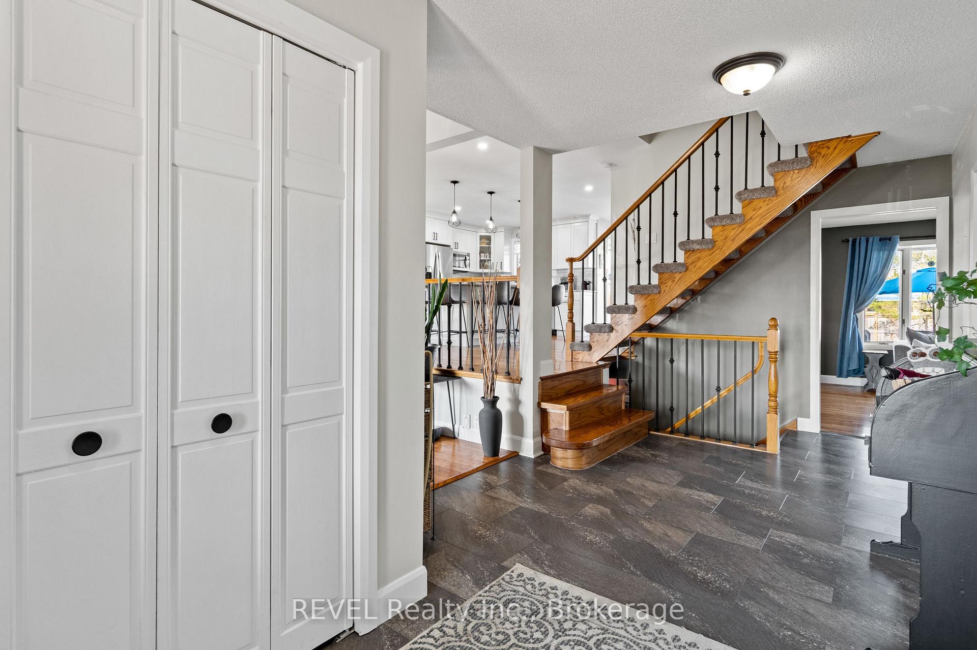 Photo 5 of 13 Bartok Crescent, Port Colborne, Main Street — HOMEH