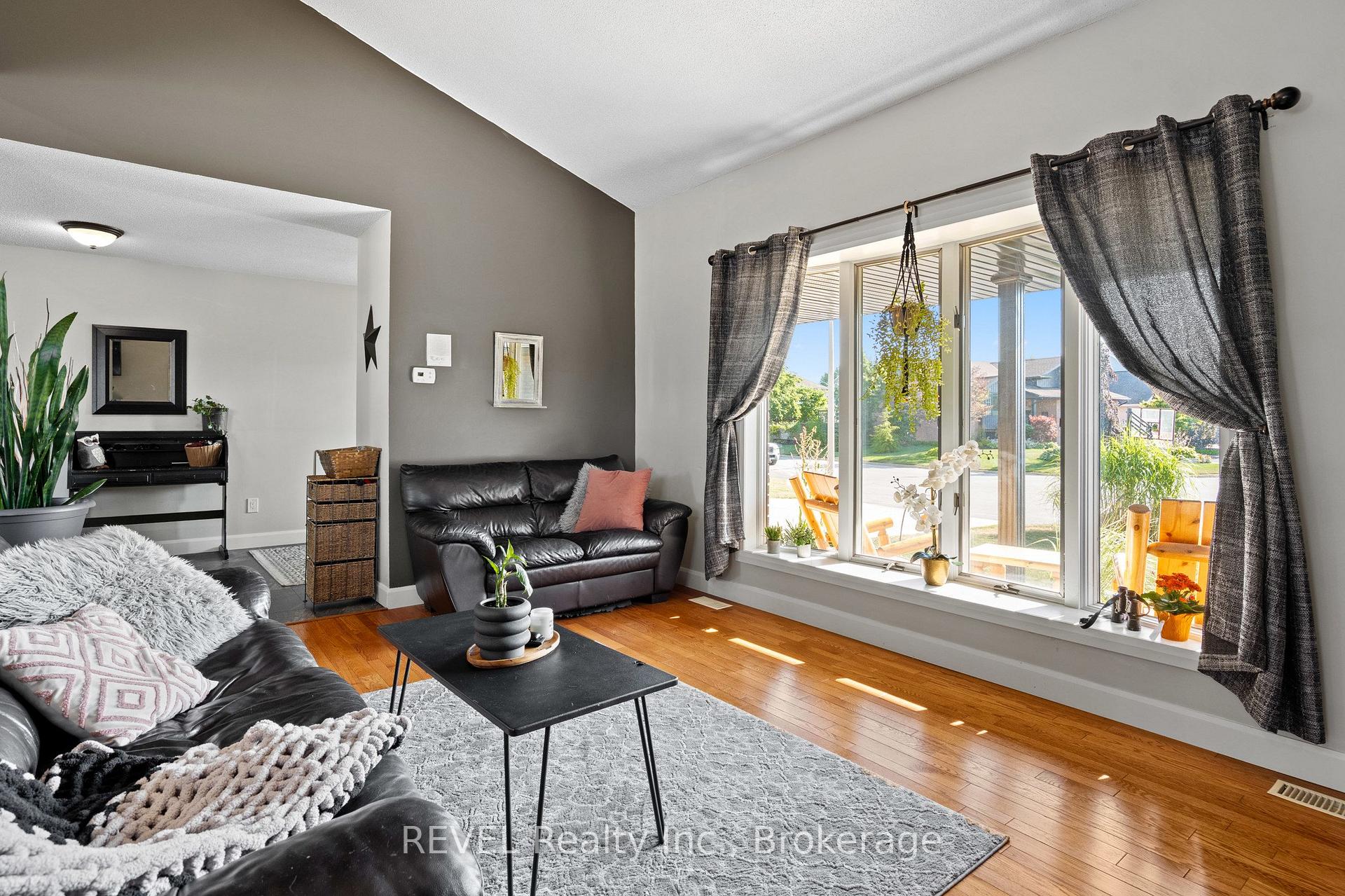 Photo 7 of 13 Bartok Crescent, Port Colborne, Main Street — HOMEH