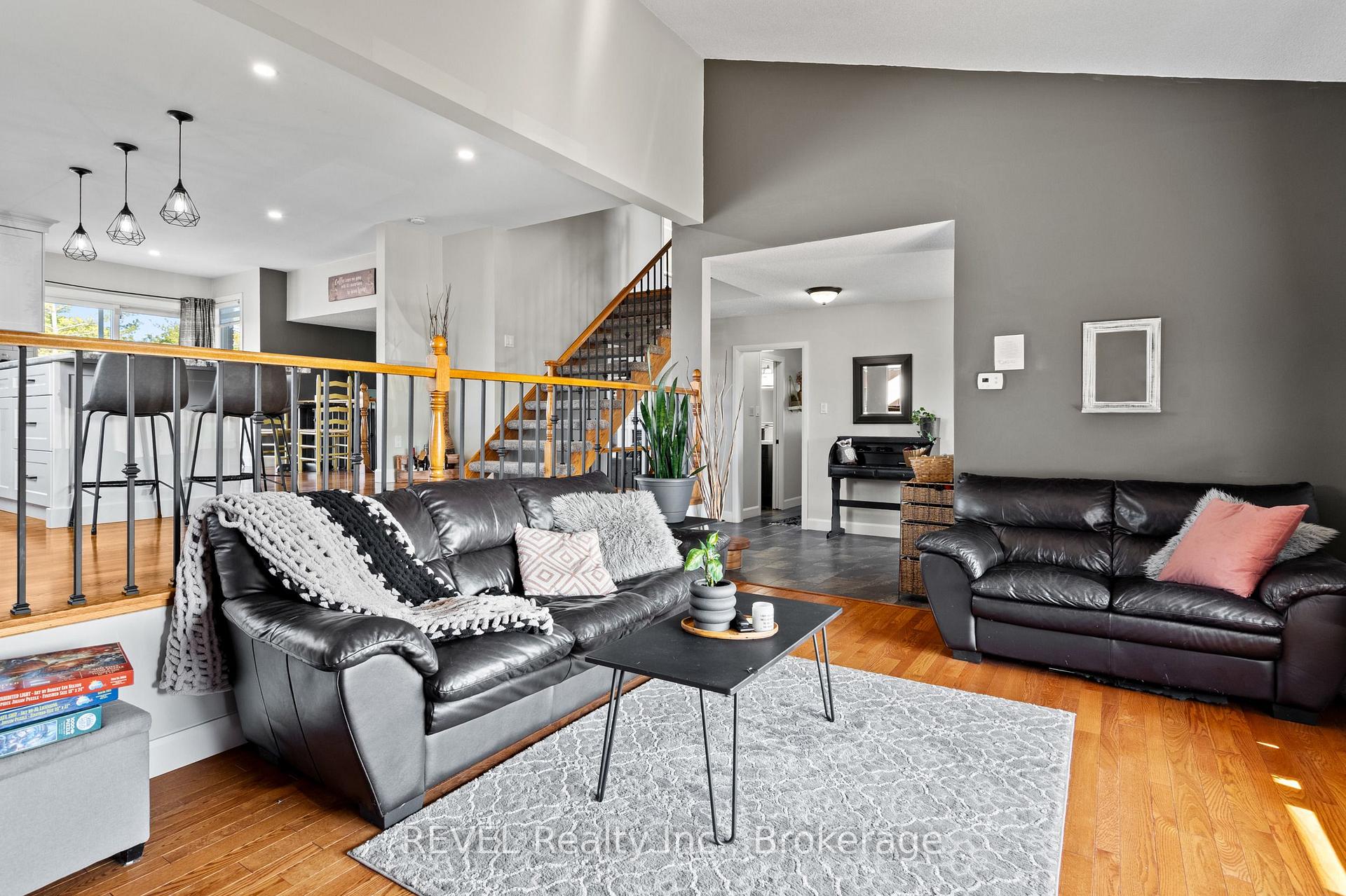 Photo 8 of 13 Bartok Crescent, Port Colborne, Main Street — HOMEH