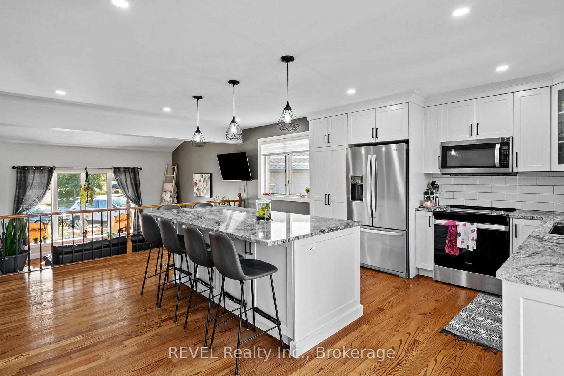 Photo 17 of 13 Bartok Crescent, Port Colborne, Main Street — HOMEH