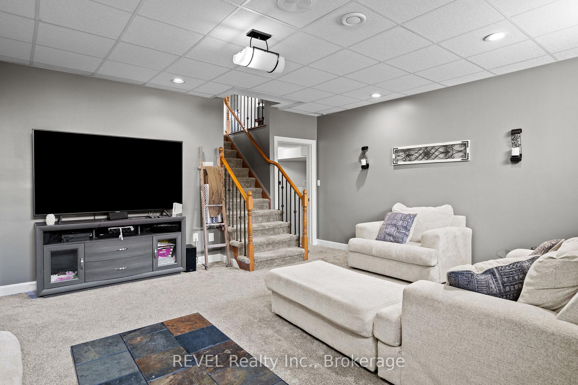Photo 31 of 13 Bartok Crescent, Port Colborne, Main Street — HOMEH