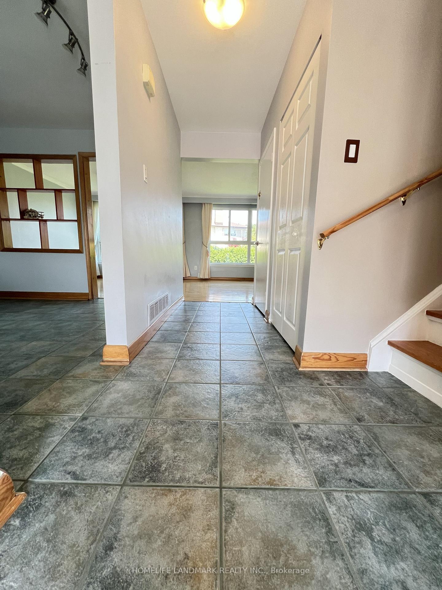Photo 5 of 27 Tillplain Road, North York, Bathurst Manor — HOMEH