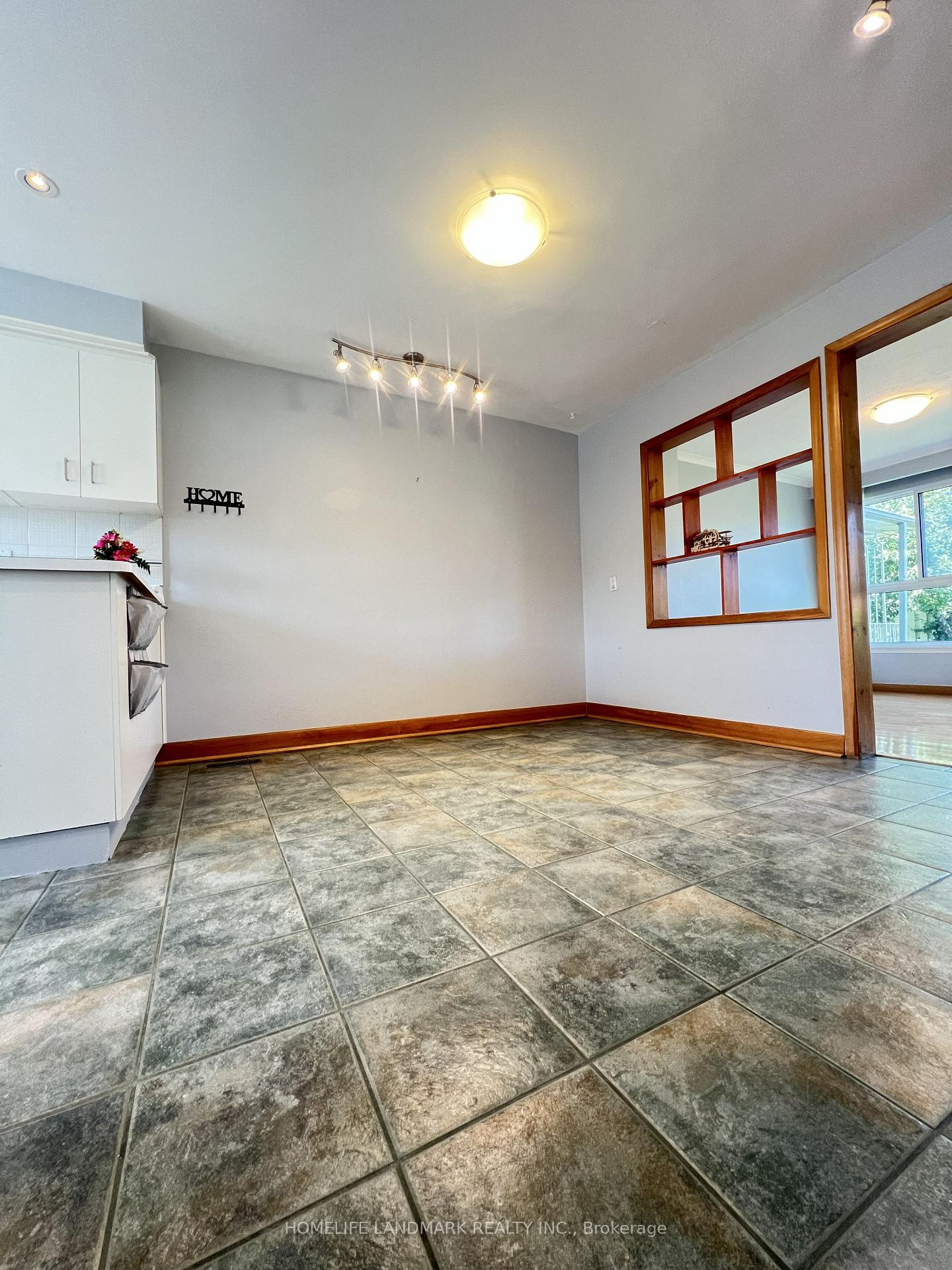 Photo 6 of 27 Tillplain Road, North York, Bathurst Manor — HOMEH