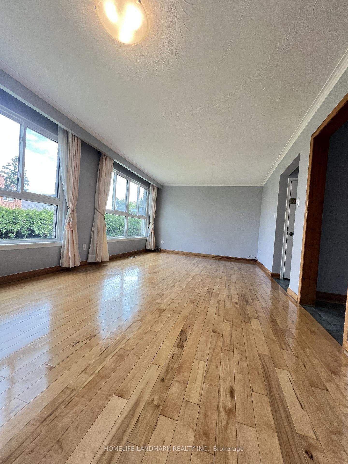 Photo 11 of 27 Tillplain Road, North York, Bathurst Manor — HOMEH