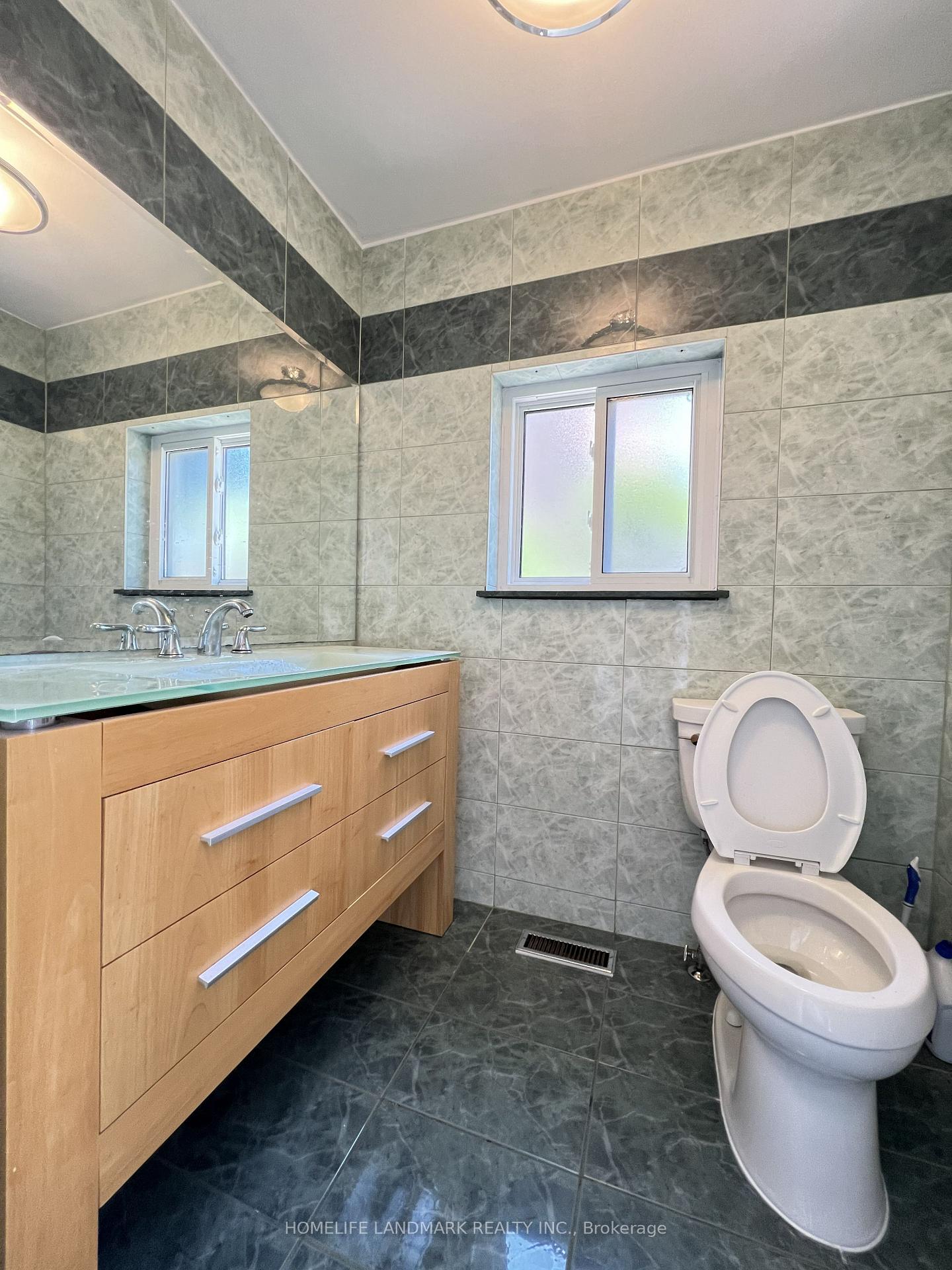 Photo 13 of 27 Tillplain Road, North York, Bathurst Manor — HOMEH