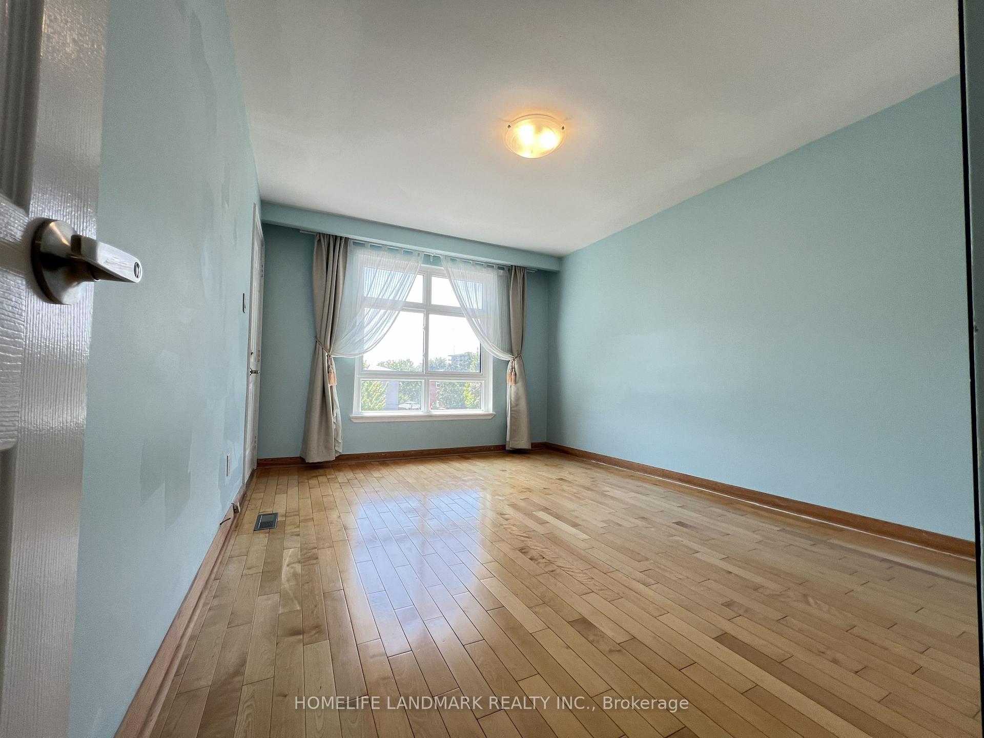 Photo 17 of 27 Tillplain Road, North York, Bathurst Manor — HOMEH
