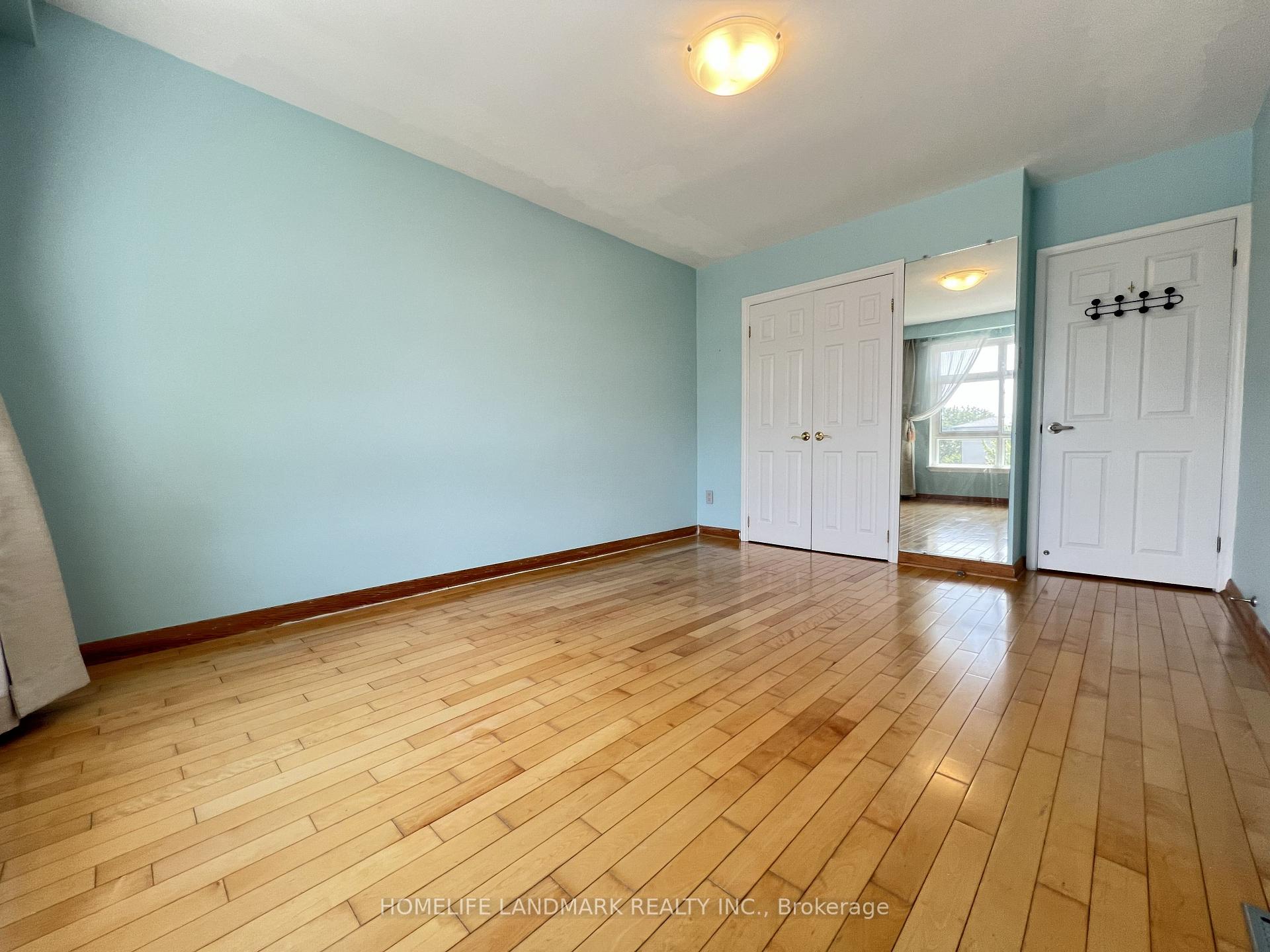 Photo 18 of 27 Tillplain Road, North York, Bathurst Manor — HOMEH
