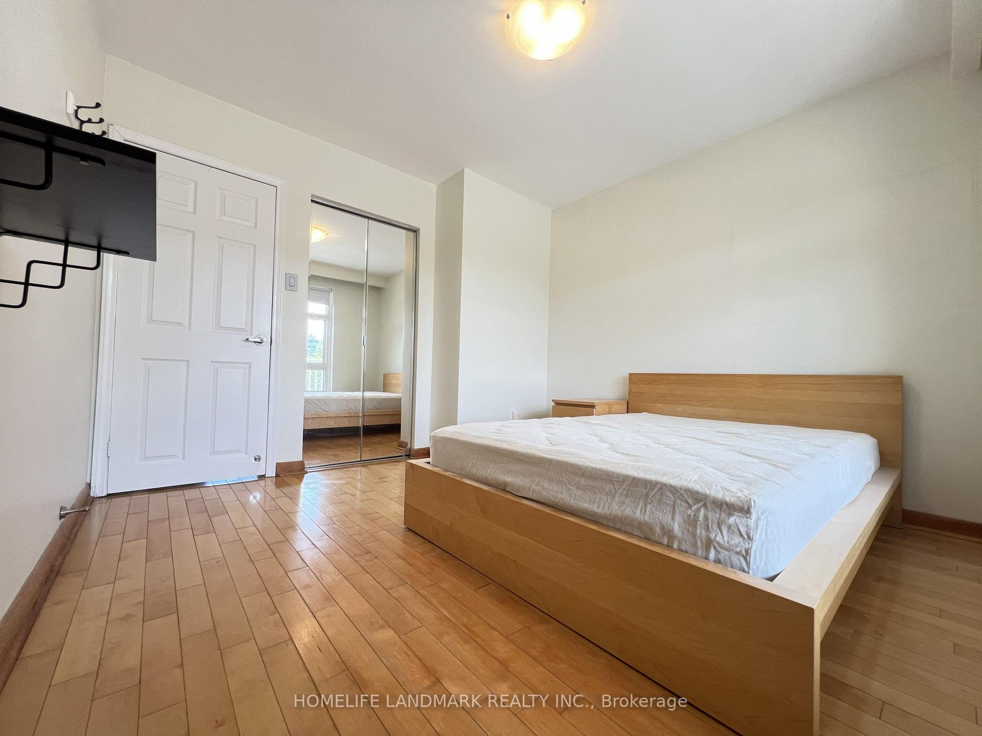 Photo 22 of 27 Tillplain Road, North York, Bathurst Manor — HOMEH
