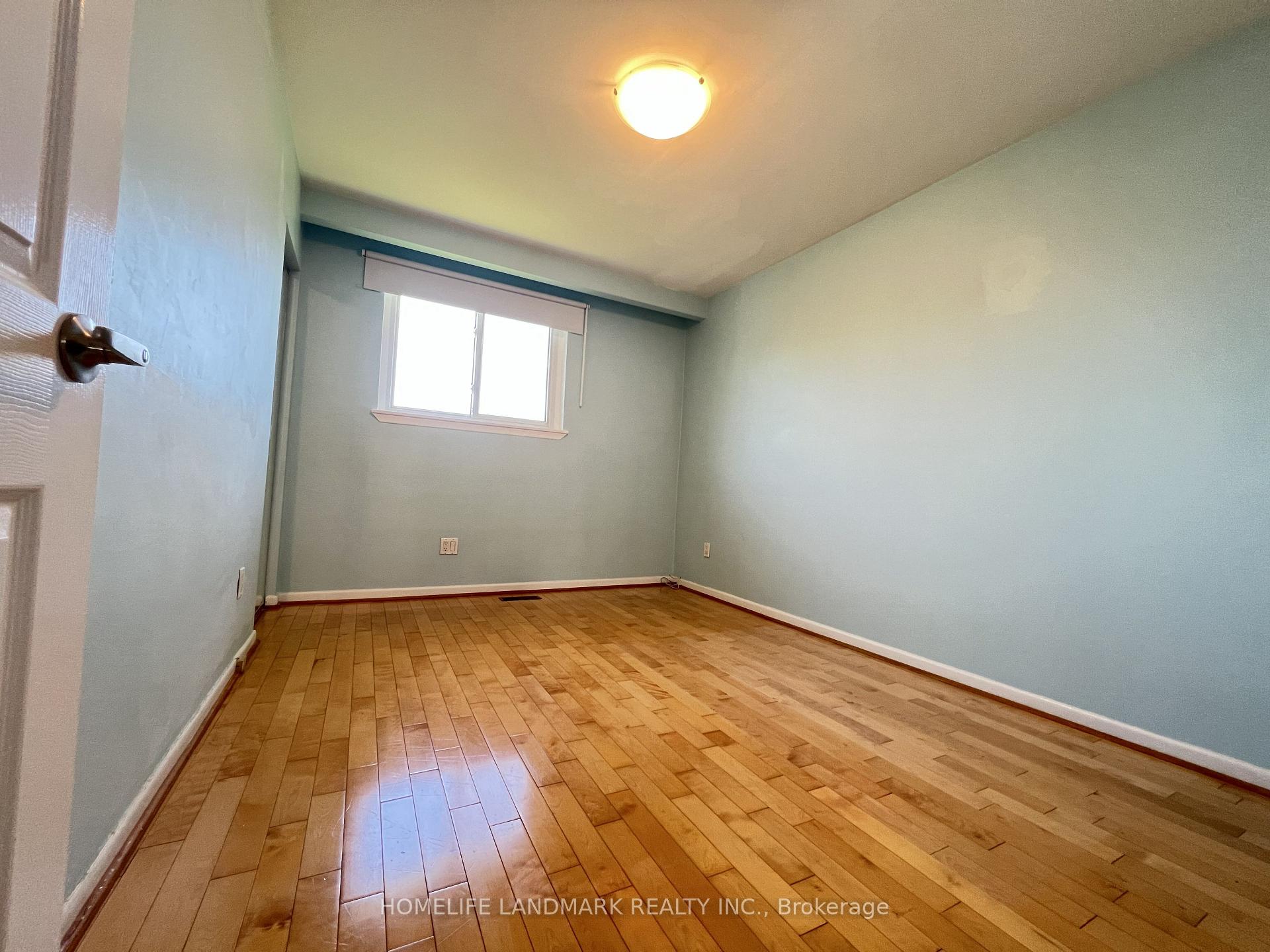 Photo 23 of 27 Tillplain Road, North York, Bathurst Manor — HOMEH