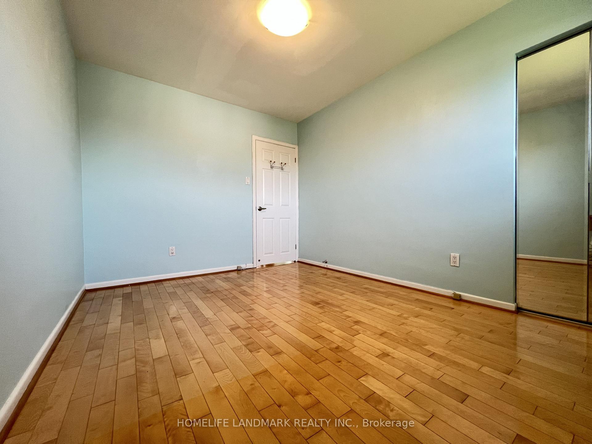 Photo 24 of 27 Tillplain Road, North York, Bathurst Manor — HOMEH