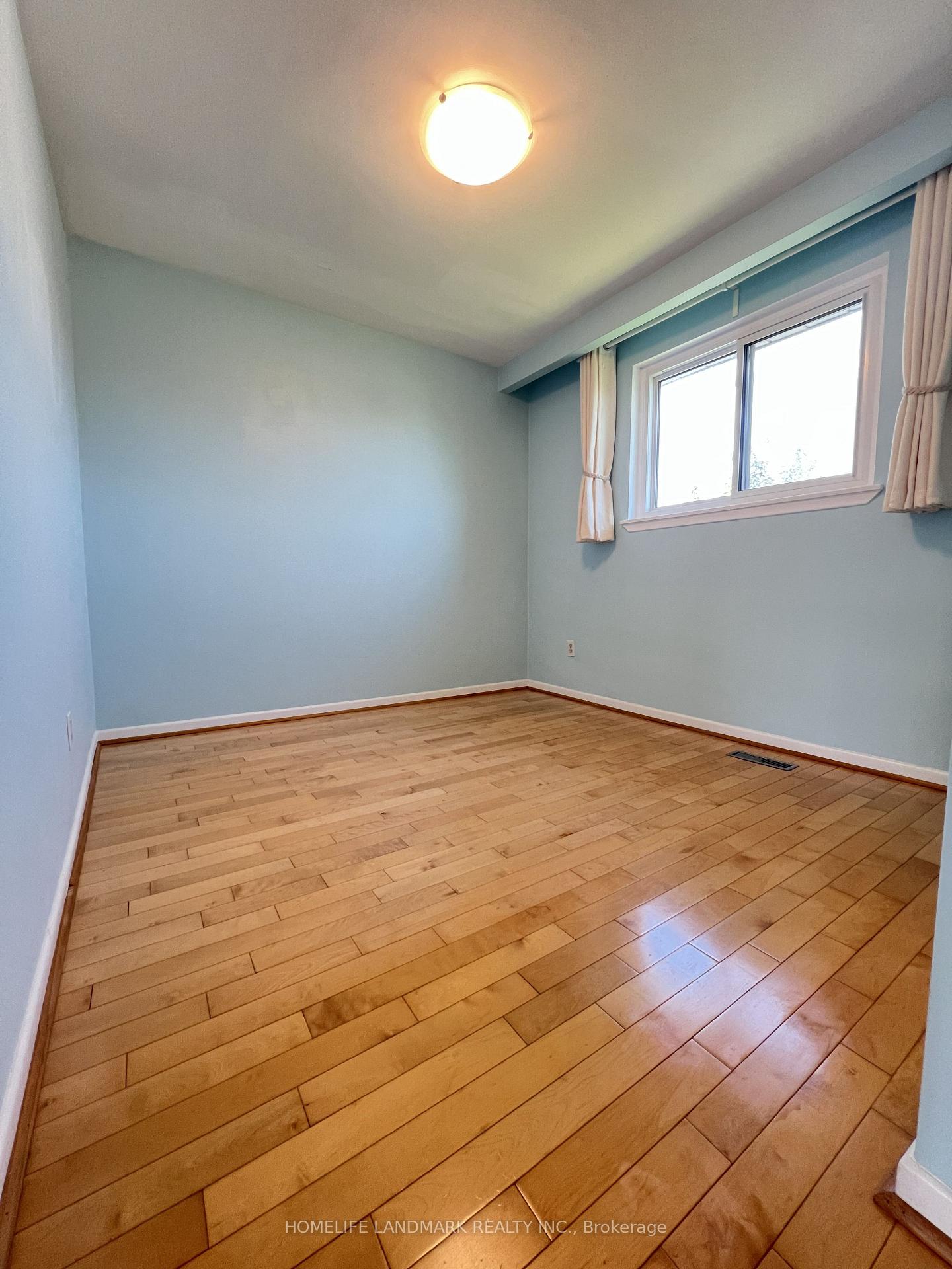 Photo 25 of 27 Tillplain Road, North York, Bathurst Manor — HOMEH