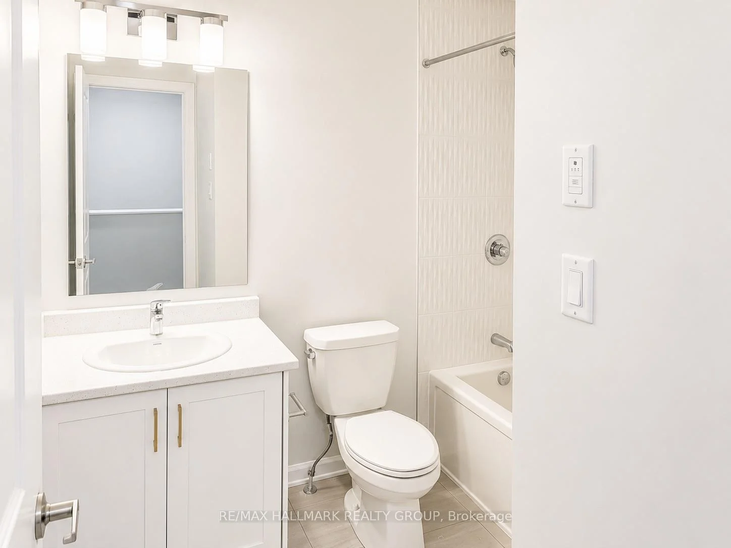 Photo 10 of 703 Tadpole Crescent, Ottawa, Barrhaven - Half Moon Bay — HOMEH