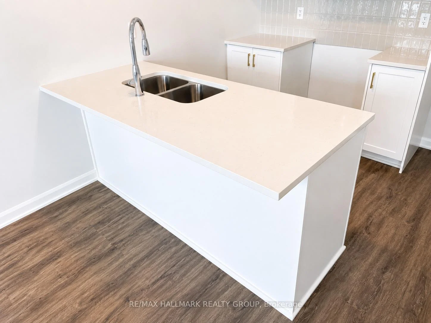Photo 11 of 703 Tadpole Crescent, Ottawa, Barrhaven - Half Moon Bay — HOMEH