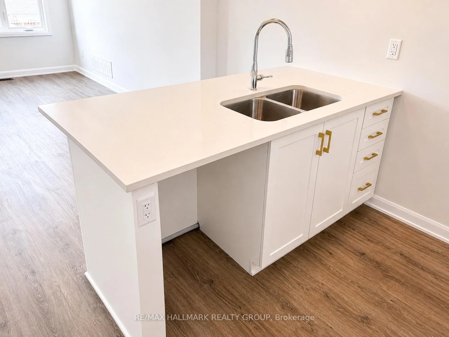 Photo 13 of 703 Tadpole Crescent, Ottawa, Barrhaven - Half Moon Bay — HOMEH