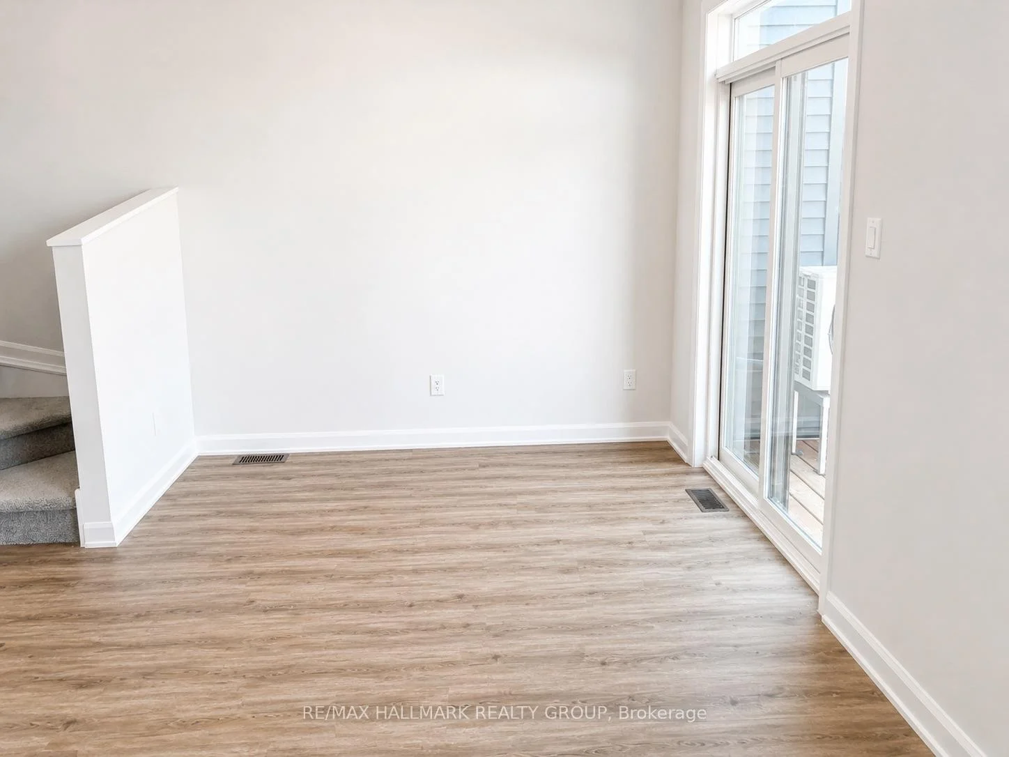 Photo 17 of 703 Tadpole Crescent, Ottawa, Barrhaven - Half Moon Bay — HOMEH