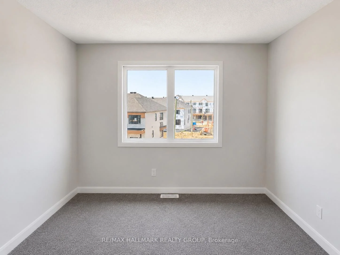 Photo 24 of 703 Tadpole Crescent, Ottawa, Barrhaven - Half Moon Bay — HOMEH