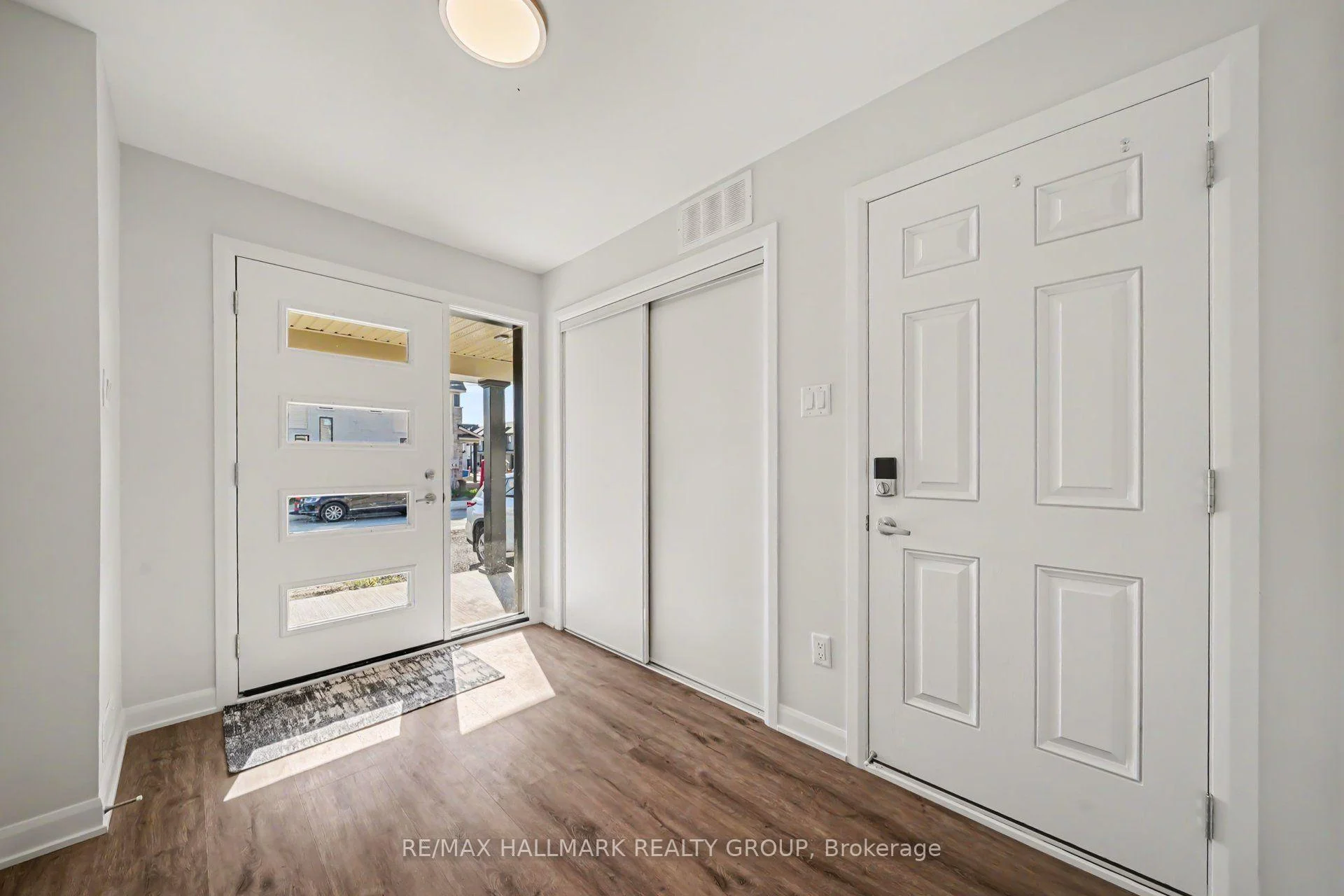 Photo 3 of 703 Tadpole Crescent, Ottawa, Barrhaven - Half Moon Bay — HOMEH