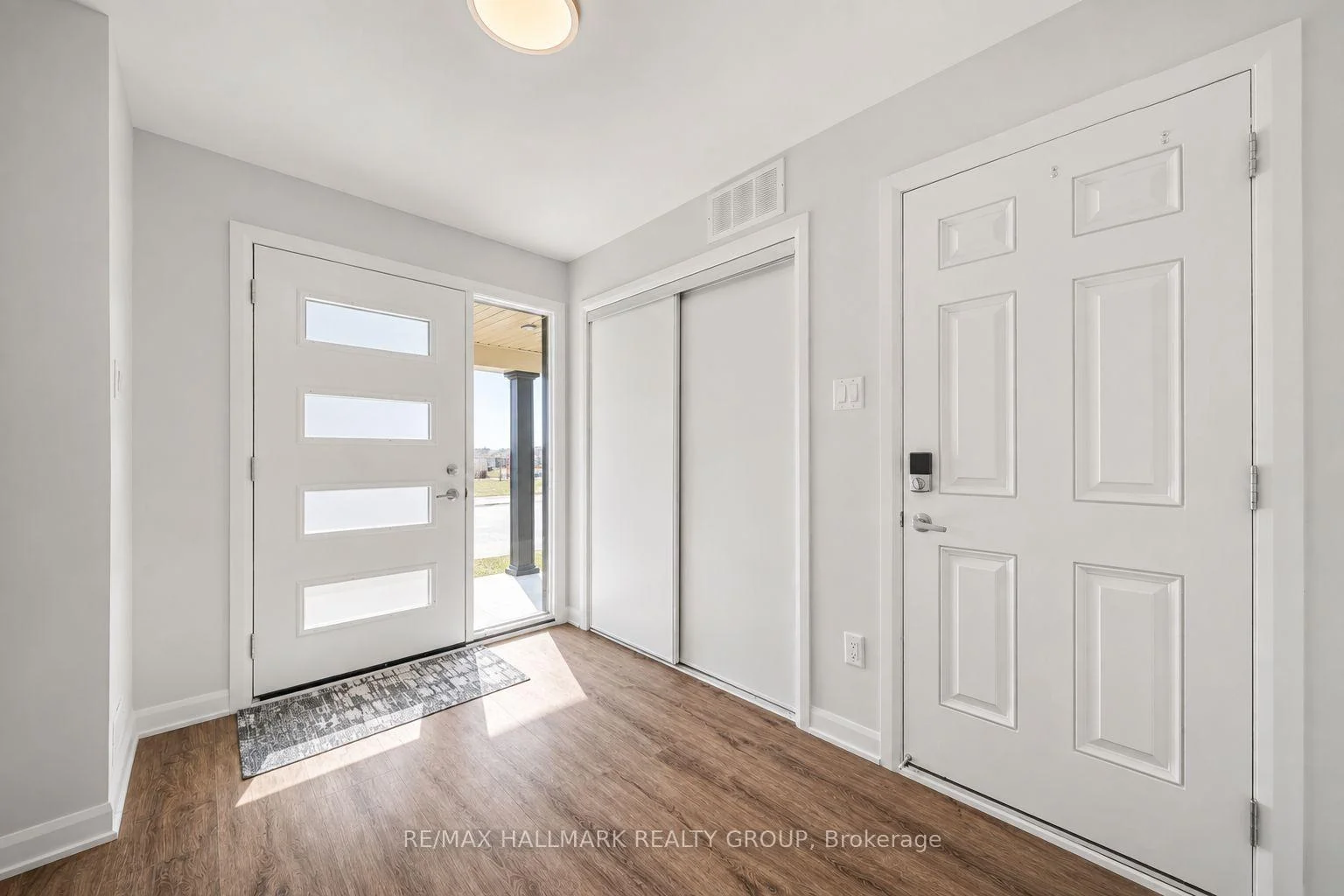 Photo 4 of 703 Tadpole Crescent, Ottawa, Barrhaven - Half Moon Bay — HOMEH