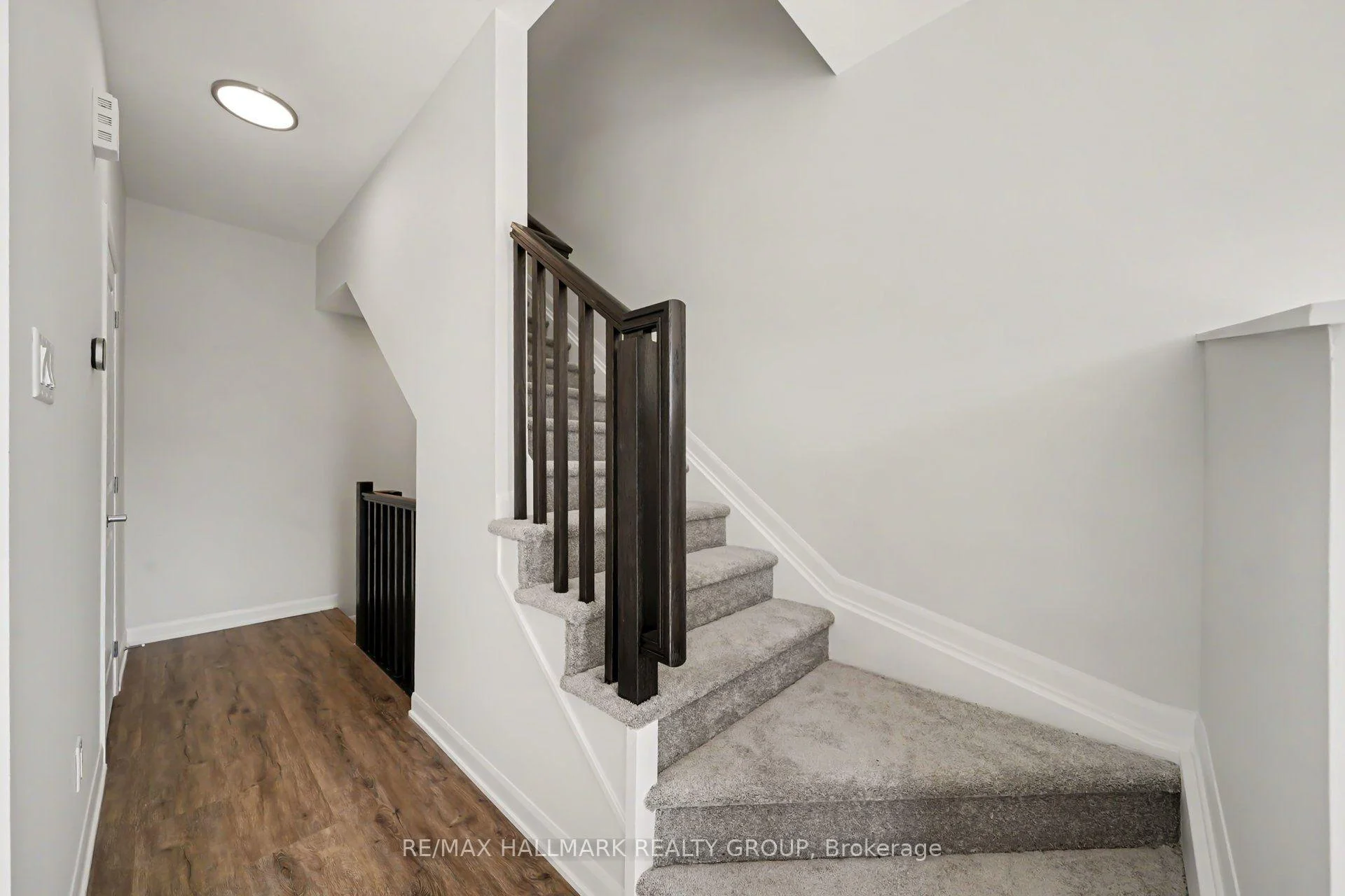 Photo 7 of 703 Tadpole Crescent, Ottawa, Barrhaven - Half Moon Bay — HOMEH
