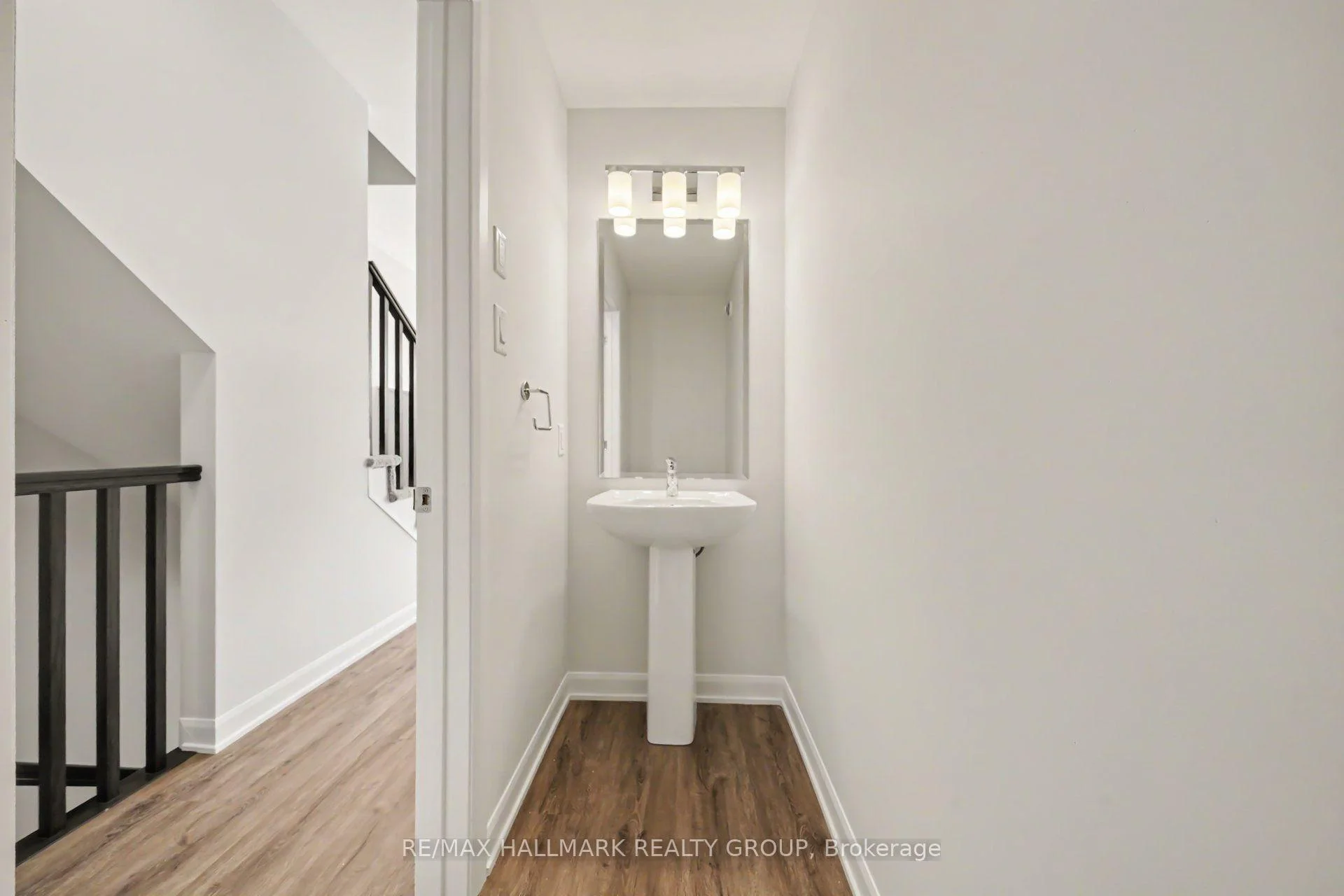 Photo 9 of 703 Tadpole Crescent, Ottawa, Barrhaven - Half Moon Bay — HOMEH