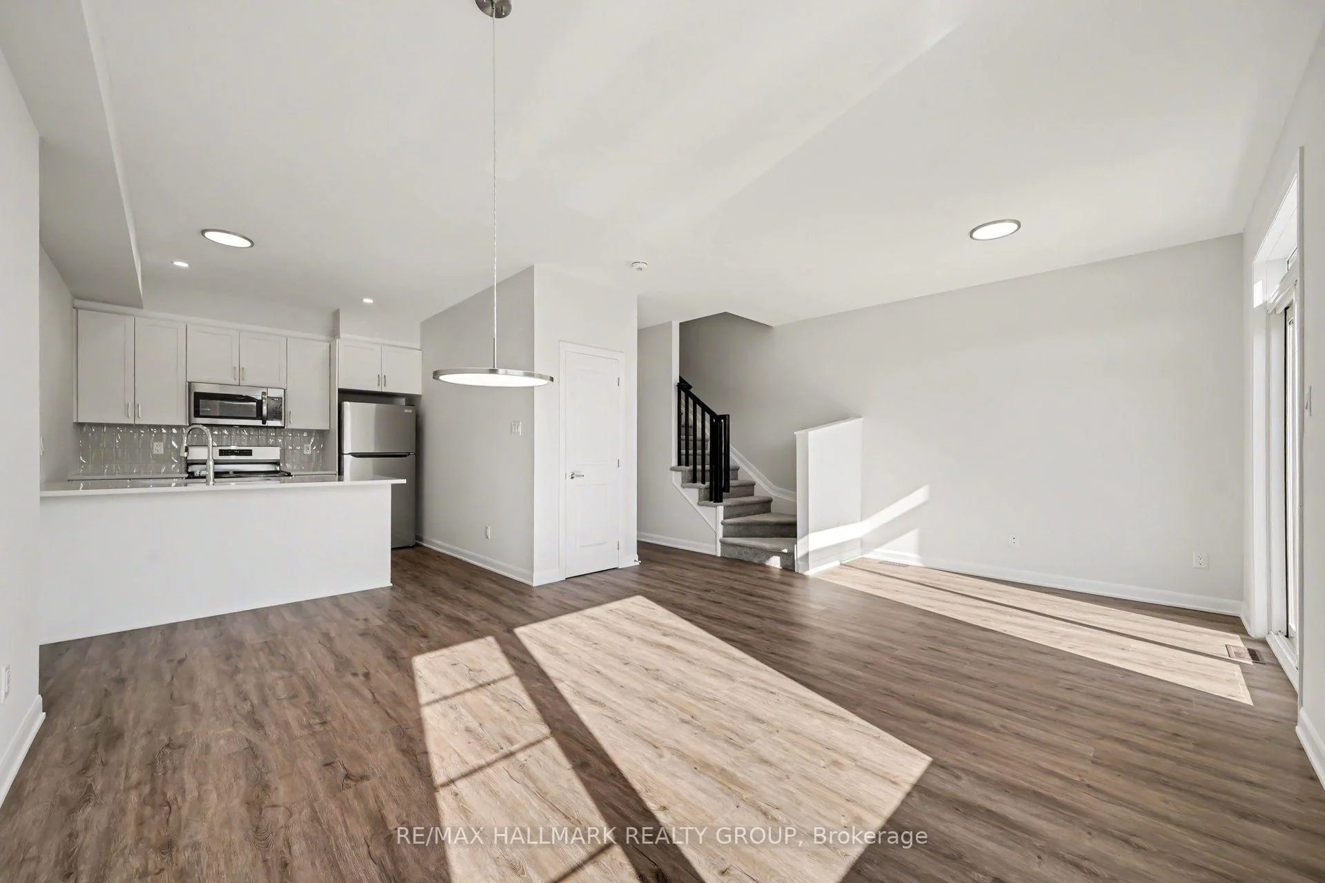 Photo 12 of 703 Tadpole Crescent, Ottawa, Barrhaven - Half Moon Bay — HOMEH