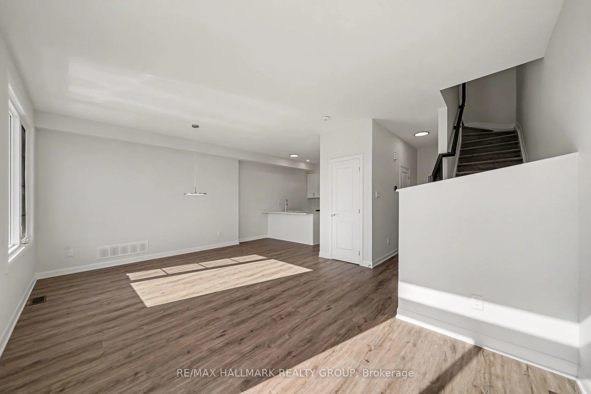 Photo 14 of 703 Tadpole Crescent, Ottawa, Barrhaven - Half Moon Bay — HOMEH