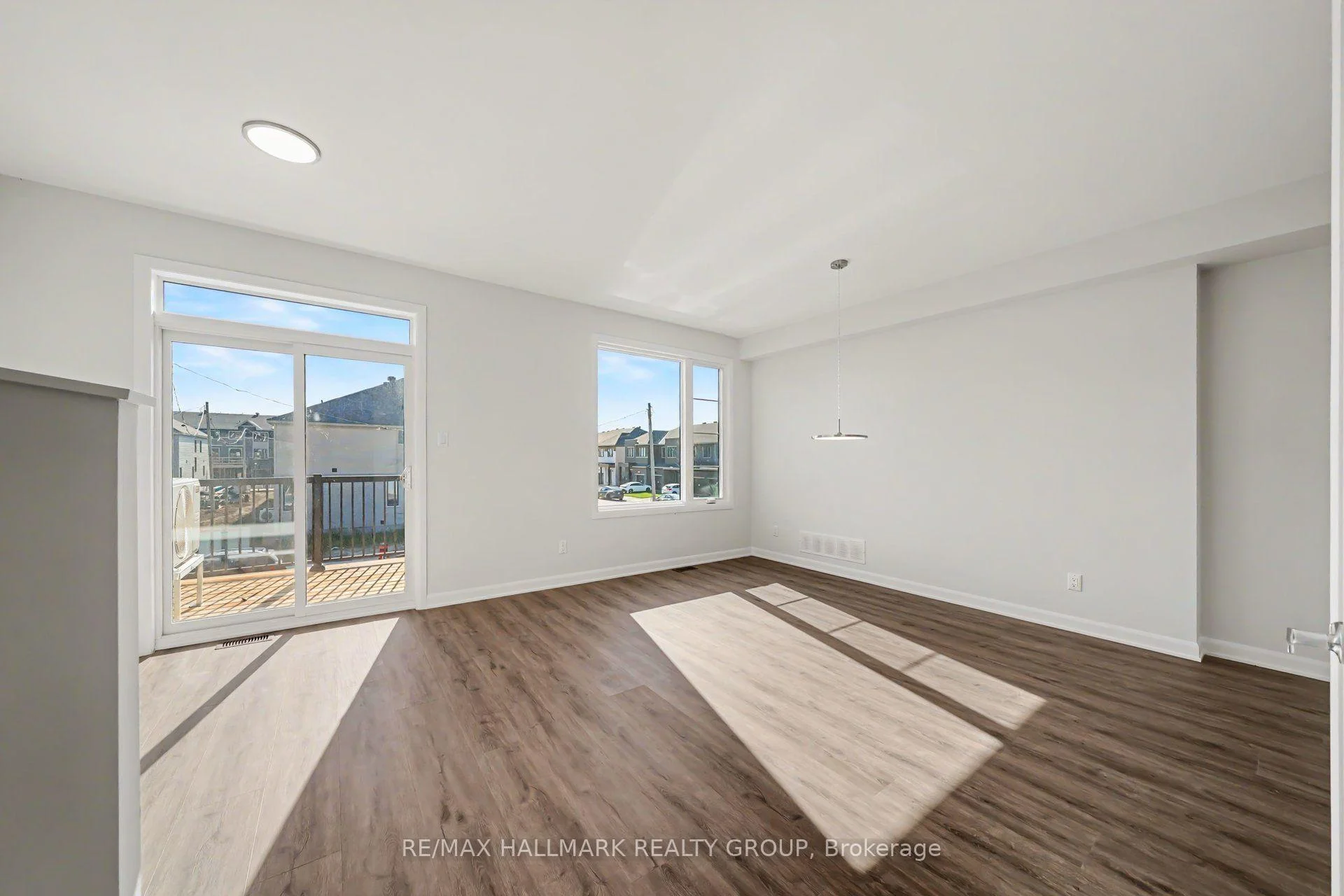 Photo 16 of 703 Tadpole Crescent, Ottawa, Barrhaven - Half Moon Bay — HOMEH