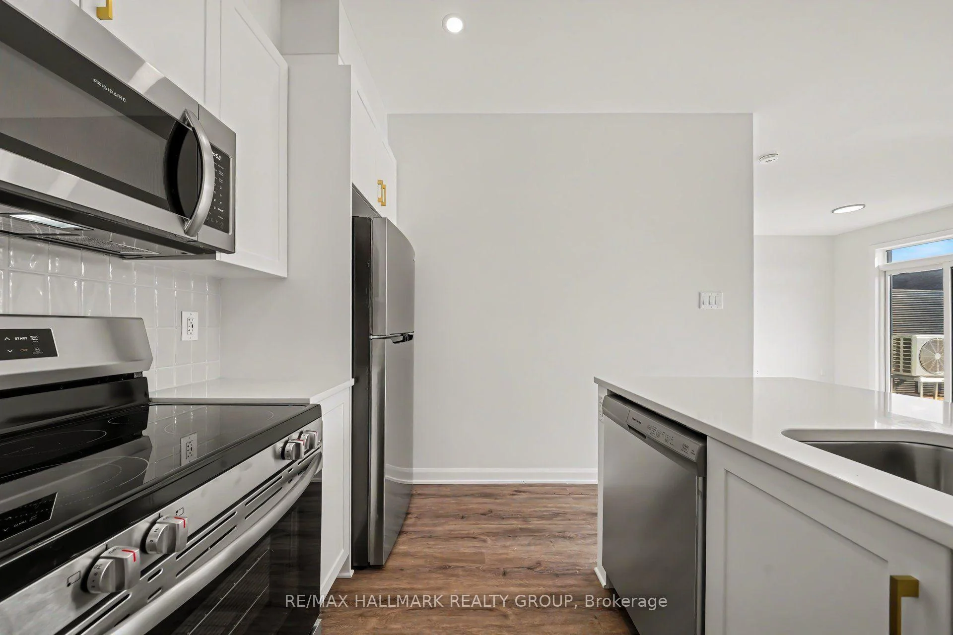 Photo 21 of 703 Tadpole Crescent, Ottawa, Barrhaven - Half Moon Bay — HOMEH