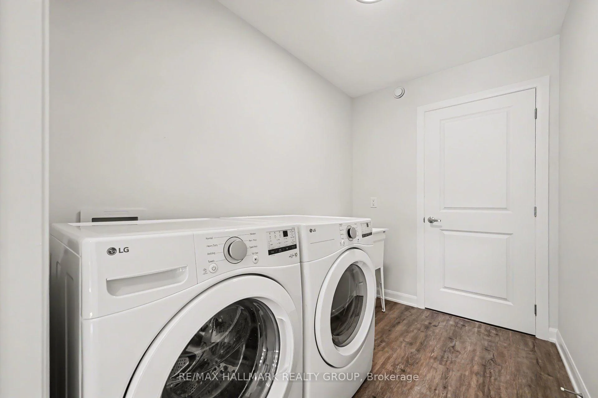 Photo 27 of 703 Tadpole Crescent, Ottawa, Barrhaven - Half Moon Bay — HOMEH