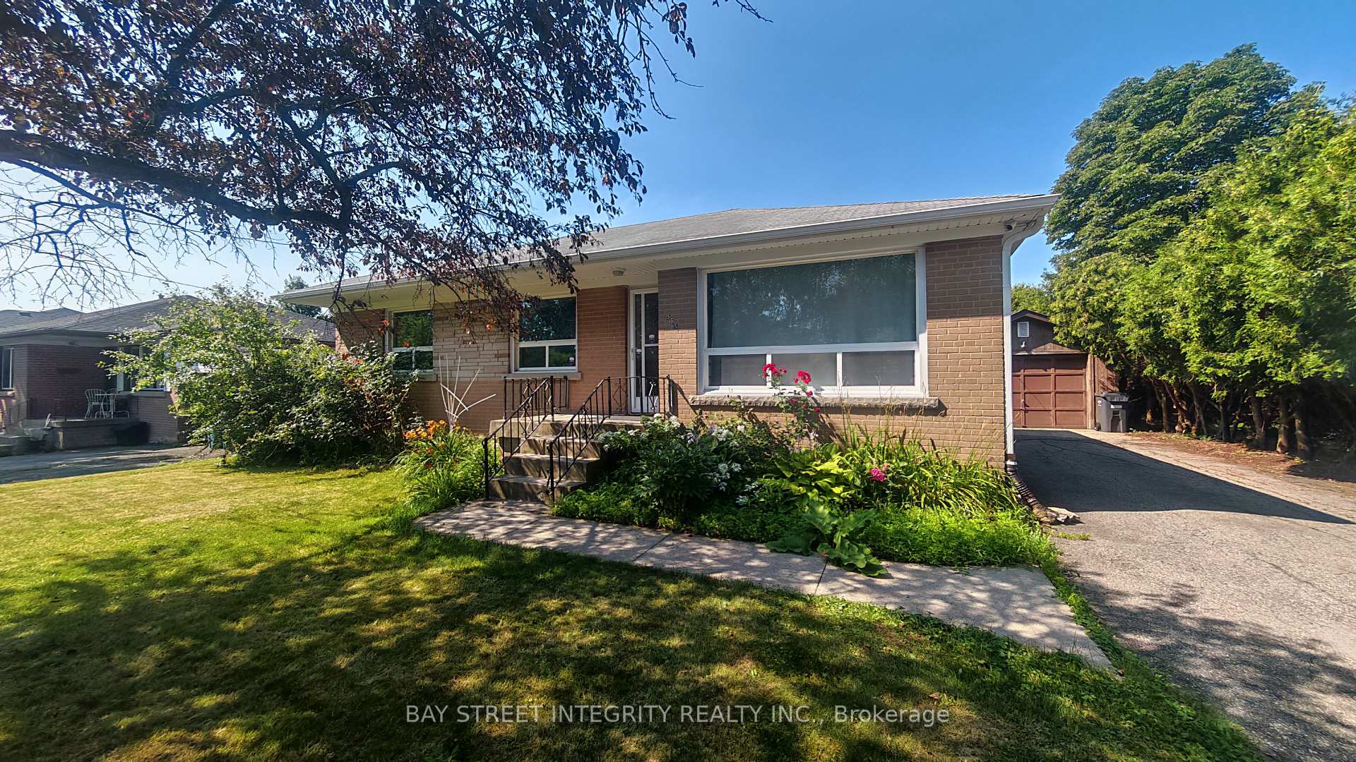 Photo 1 of 505 Sandmere Place, Oakville, West — HOMEH