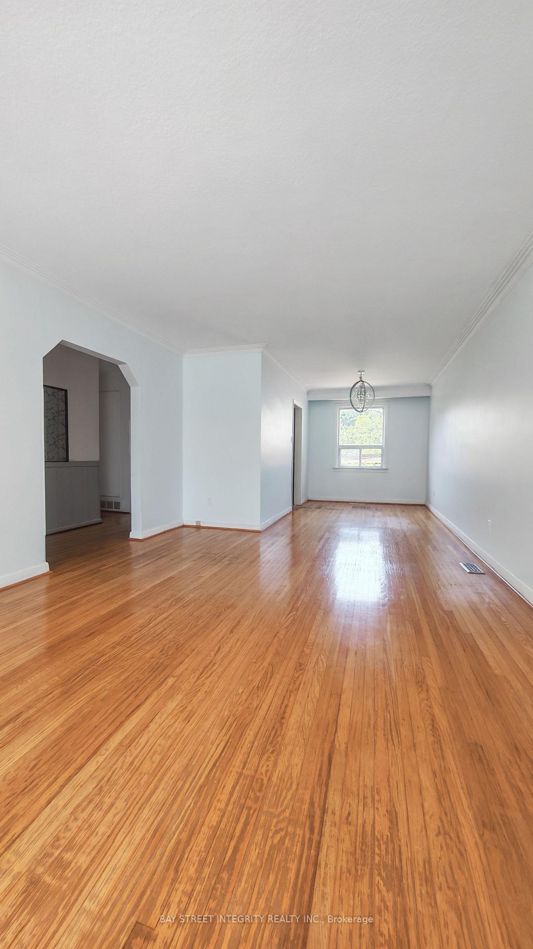 Photo 4 of 505 Sandmere Place, Oakville, West — HOMEH