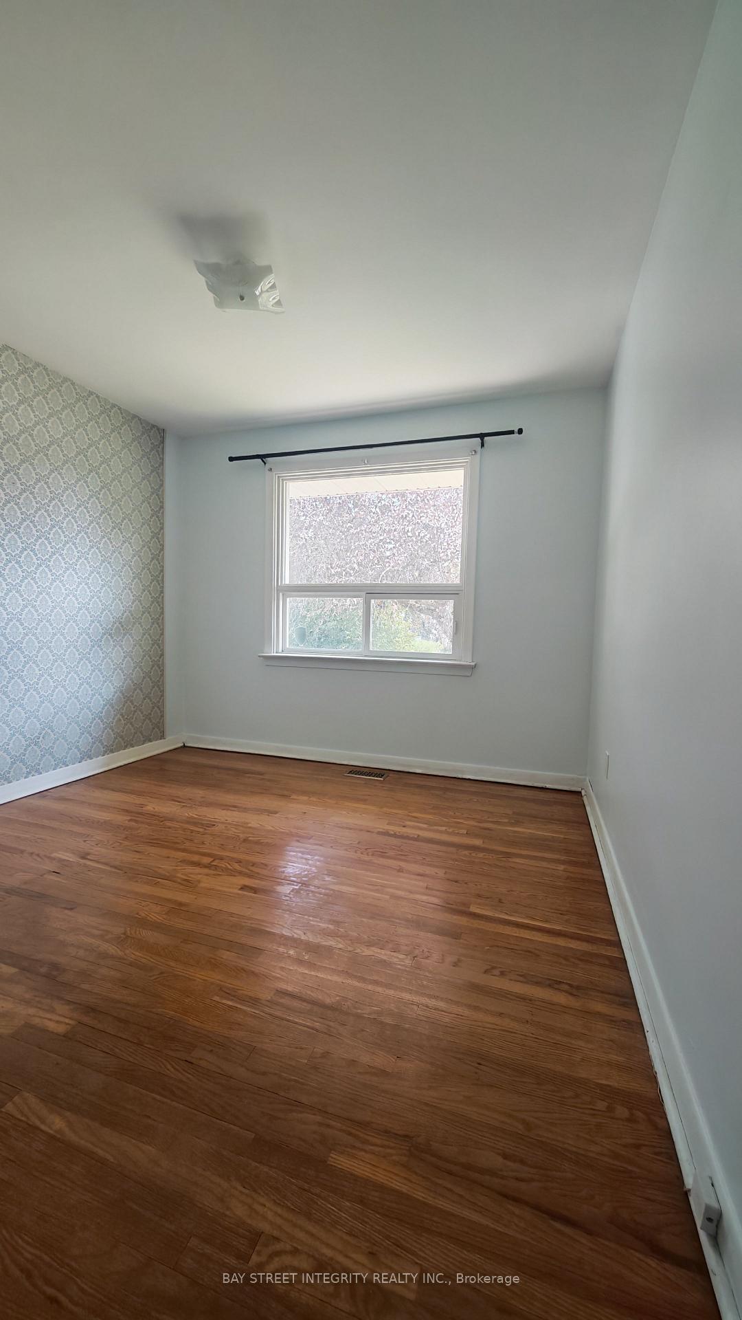 Photo 10 of 505 Sandmere Place, Oakville, West — HOMEH