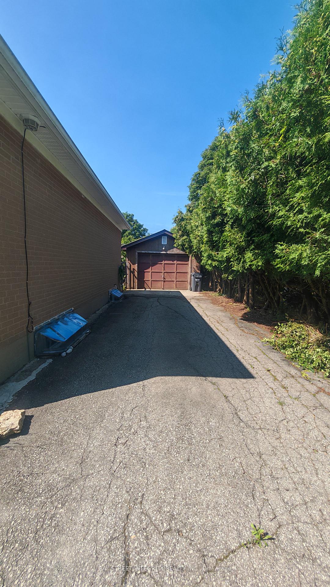 Photo 25 of 505 Sandmere Place, Oakville, West — HOMEH