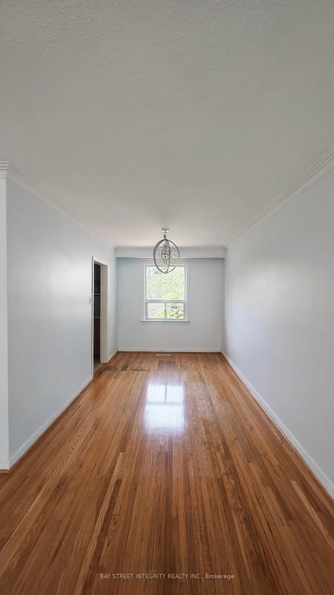 Photo 3 of 505 Sandmere Place, Oakville, West — HOMEH