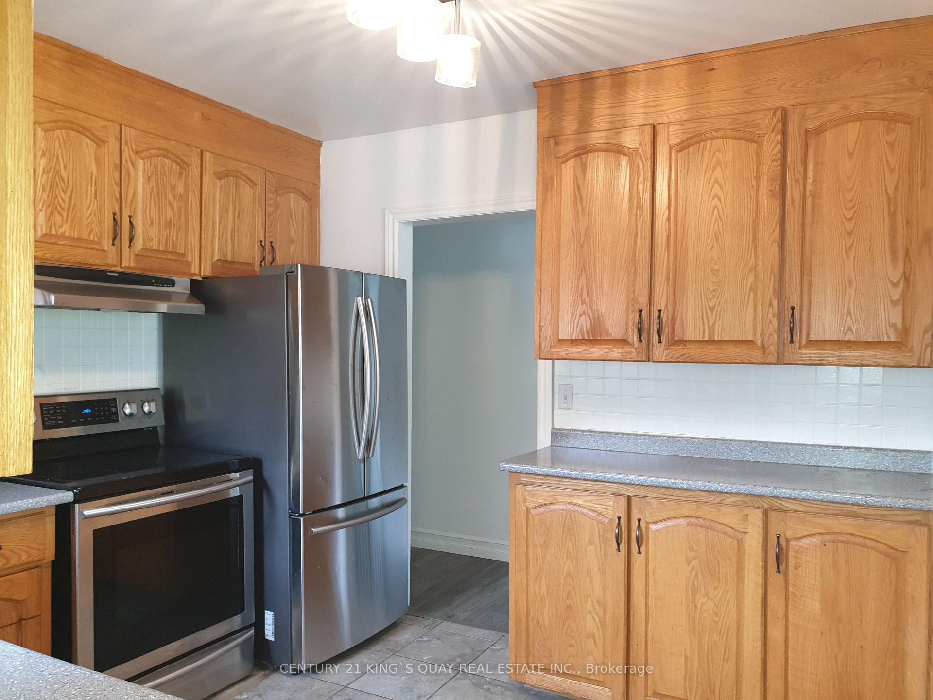 Photo 6 of 18 Manor Crescent, Quinte West, Trenton Ward — HOMEH