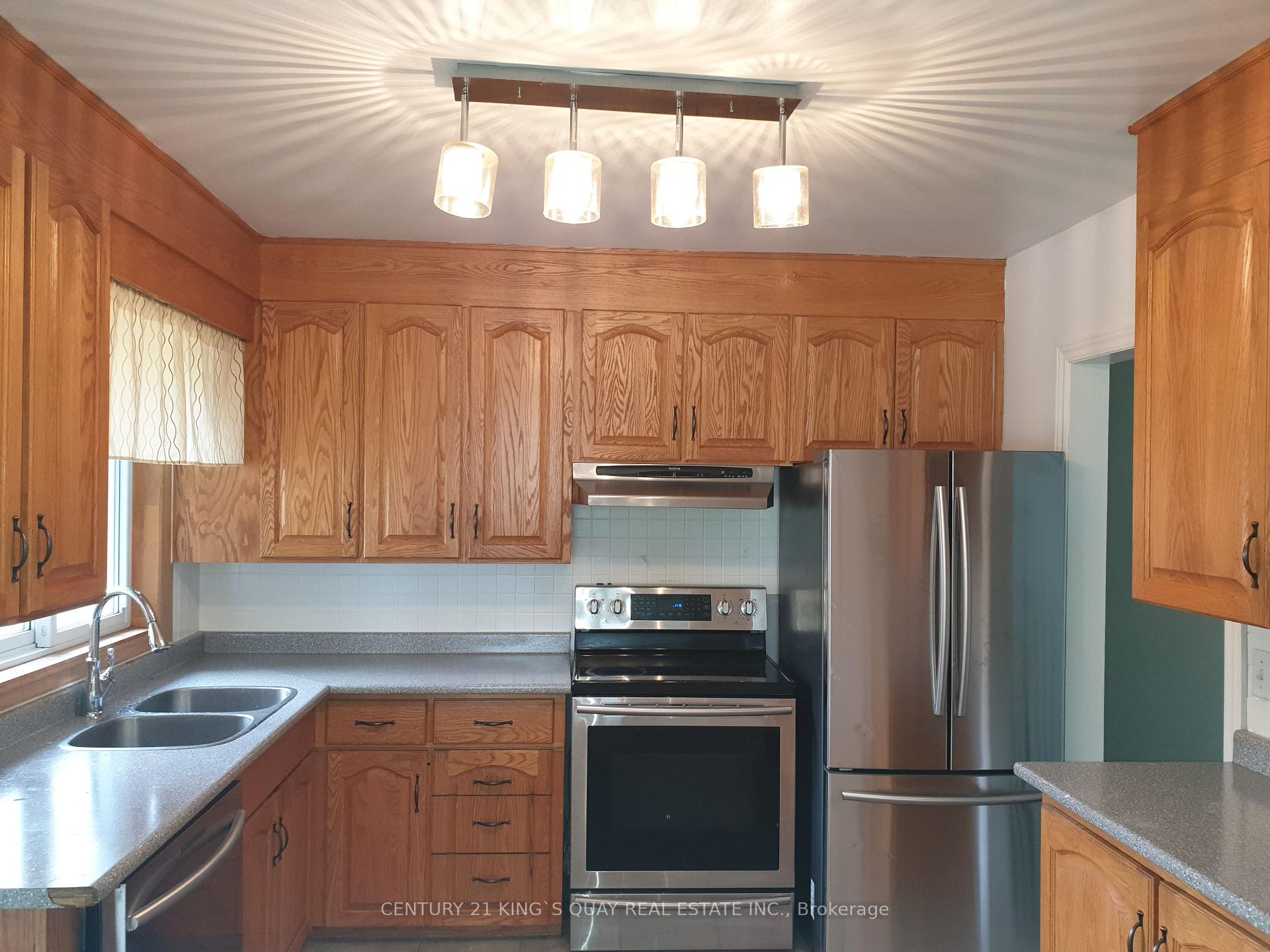 Photo 7 of 18 Manor Crescent, Quinte West, Trenton Ward — HOMEH