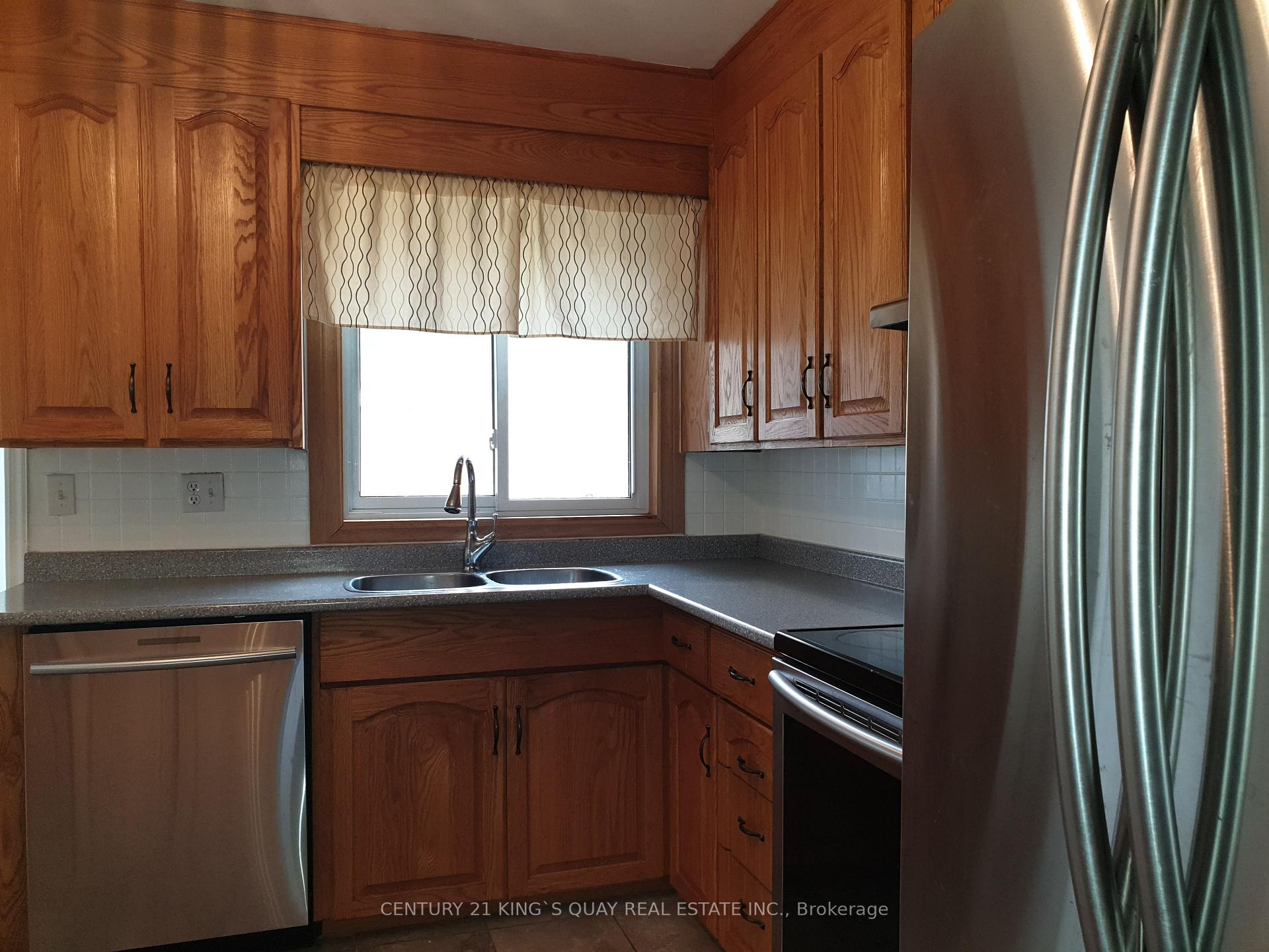 Photo 8 of 18 Manor Crescent, Quinte West, Trenton Ward — HOMEH