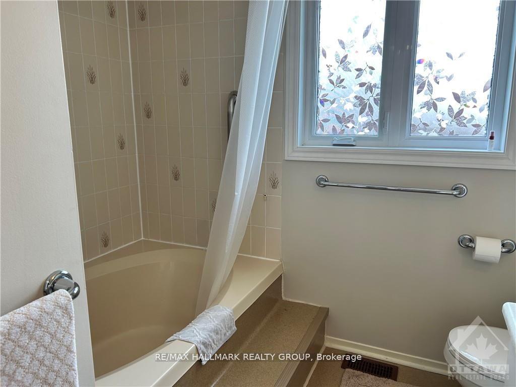 Photo 15 of 6417 Loire Drive, Ottawa, Chateauneuf — HOMEH