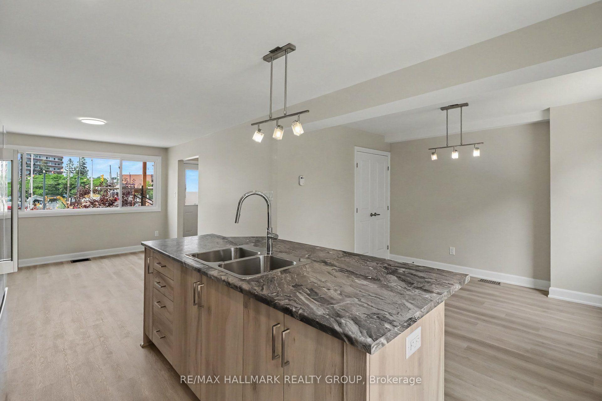 Photo 5 of Unit 1, 1202 Byron Avenue, Ottawa, Woodroffe — HOMEH