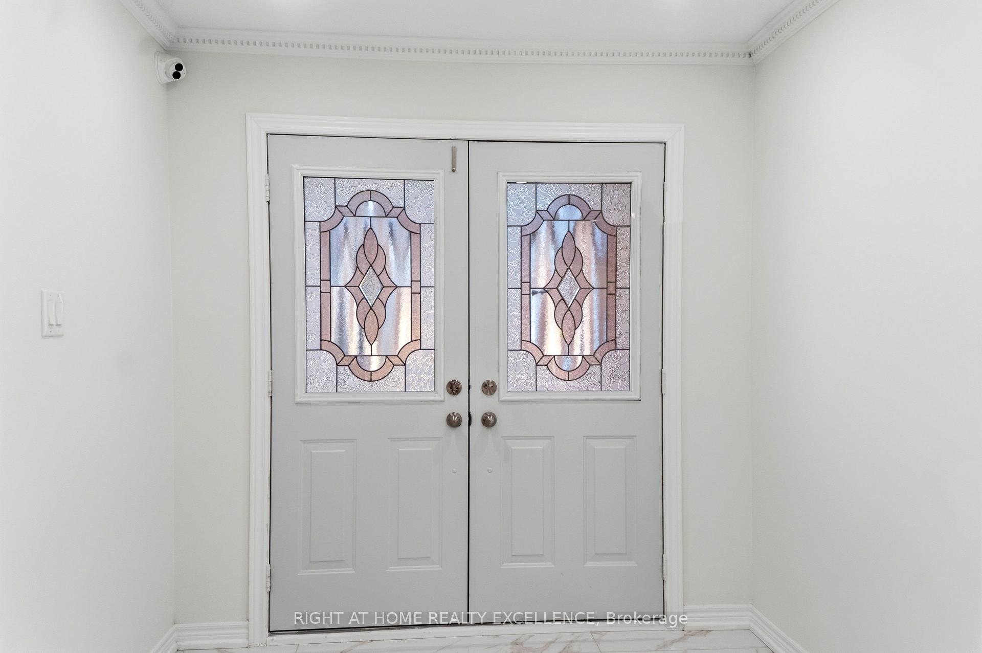Photo 2 of Unit Main & Upper Level, 16 Whitford Court, Brampton, Sandringham-Wellington — HOMEH