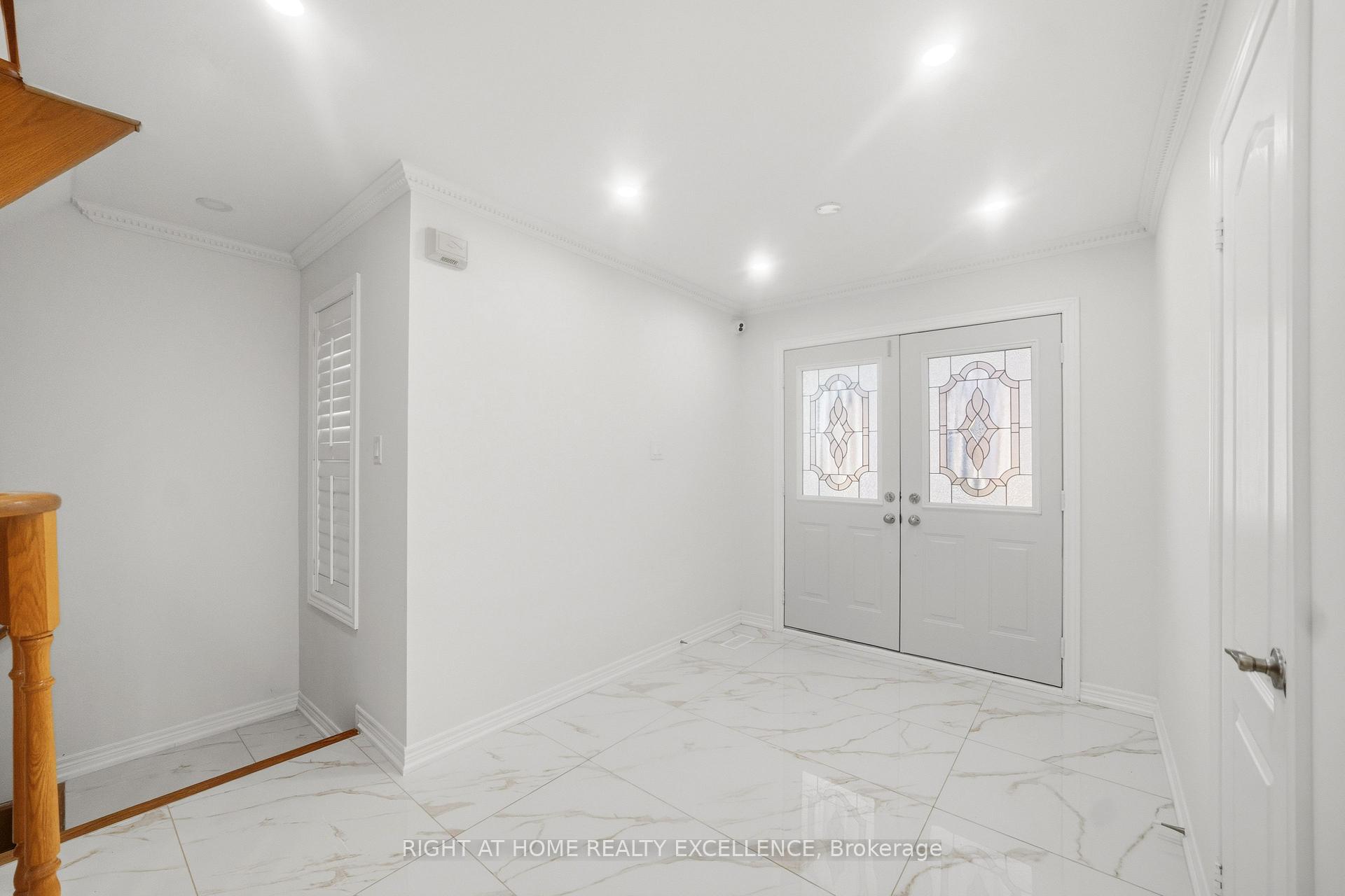 Photo 4 of Unit Main & Upper Level, 16 Whitford Court, Brampton, Sandringham-Wellington — HOMEH