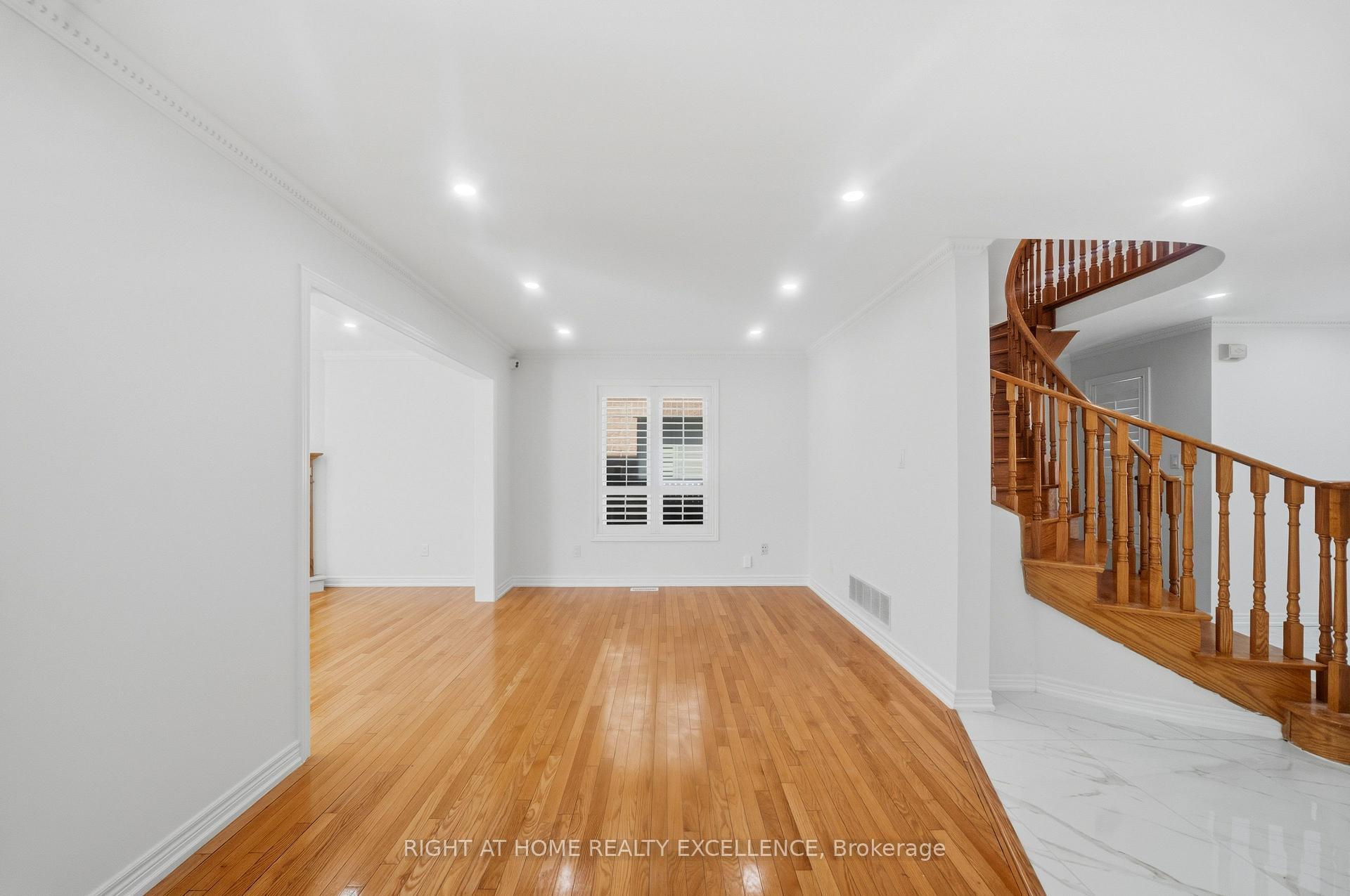 Photo 6 of Unit Main & Upper Level, 16 Whitford Court, Brampton, Sandringham-Wellington — HOMEH