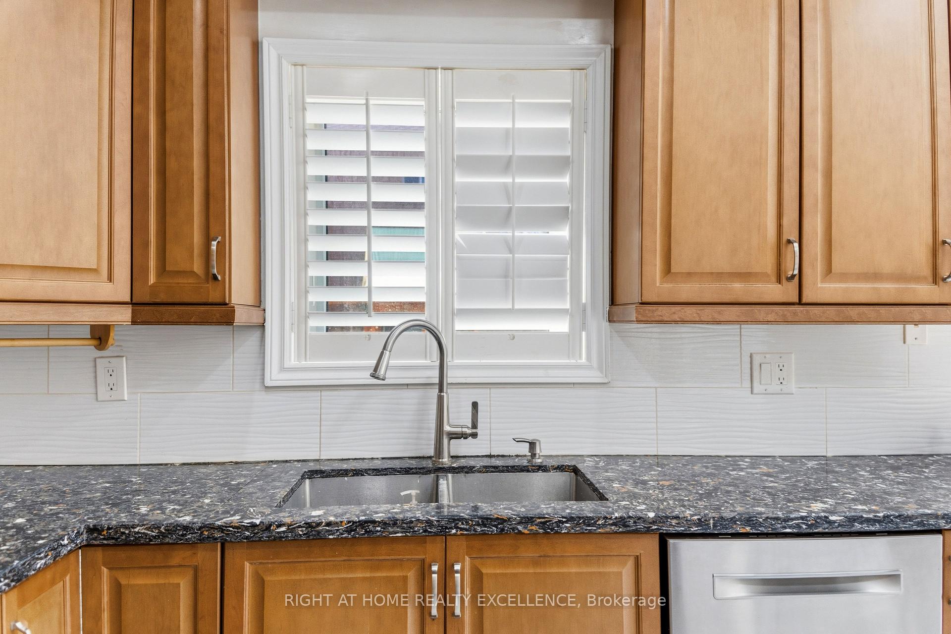 Photo 8 of Unit Main & Upper Level, 16 Whitford Court, Brampton, Sandringham-Wellington — HOMEH